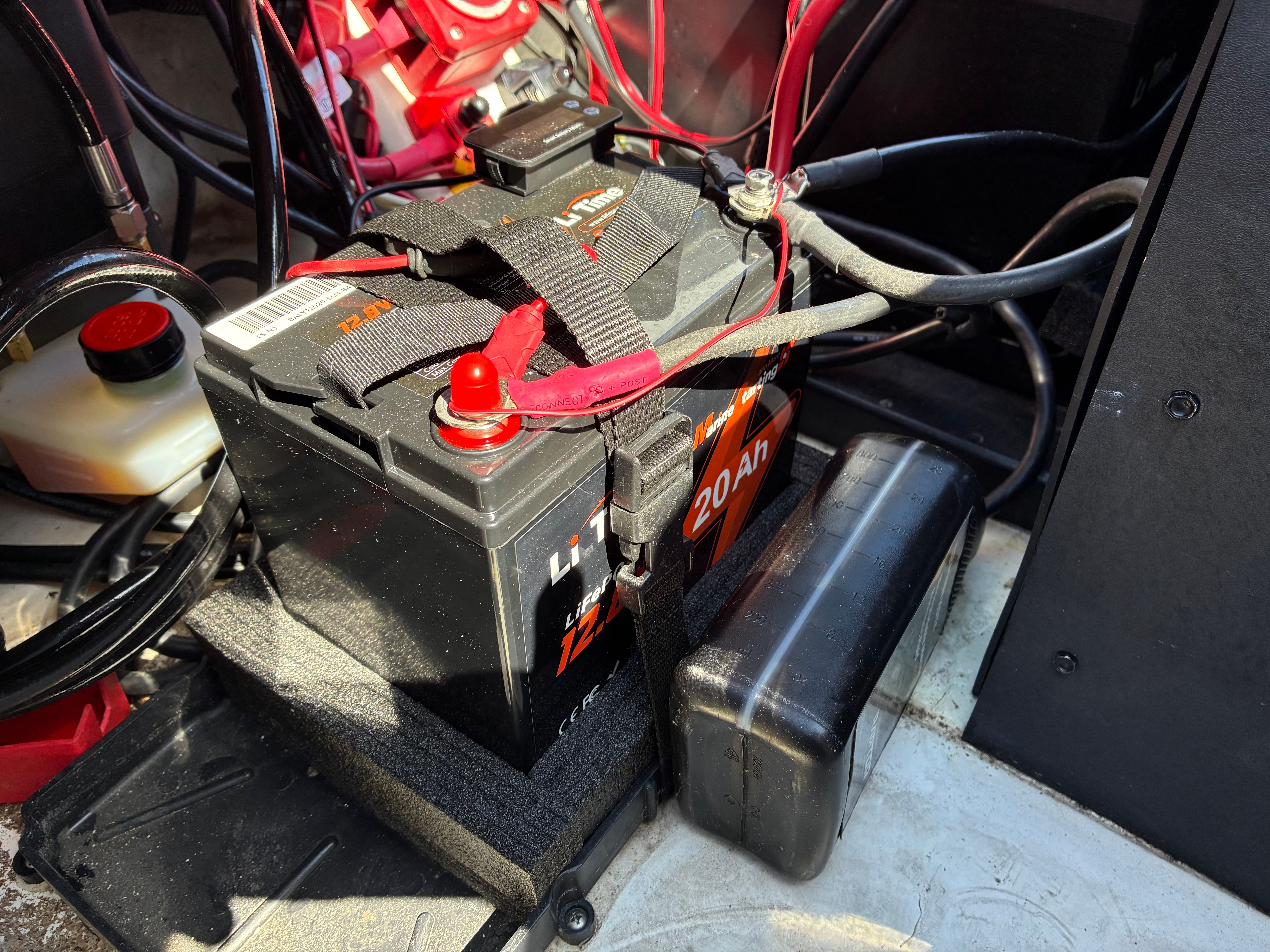Lithium battery in Nitro Z18 Pro 2024 boat.