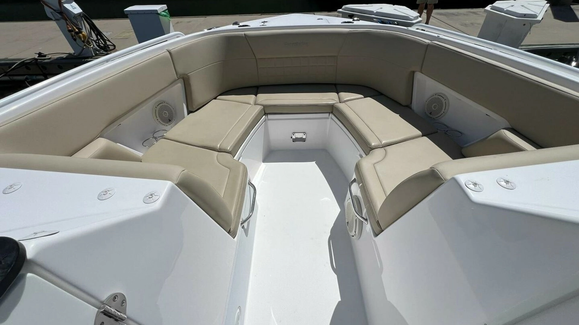 2019 Everglades 340 Dual Console - Image 26