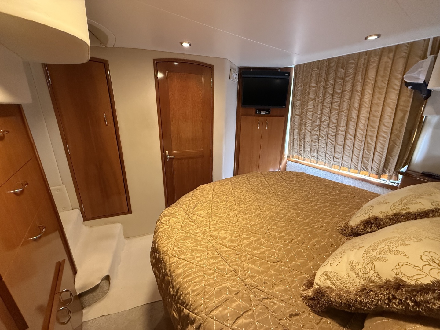 2006 Carver 44 CMY - Image 27