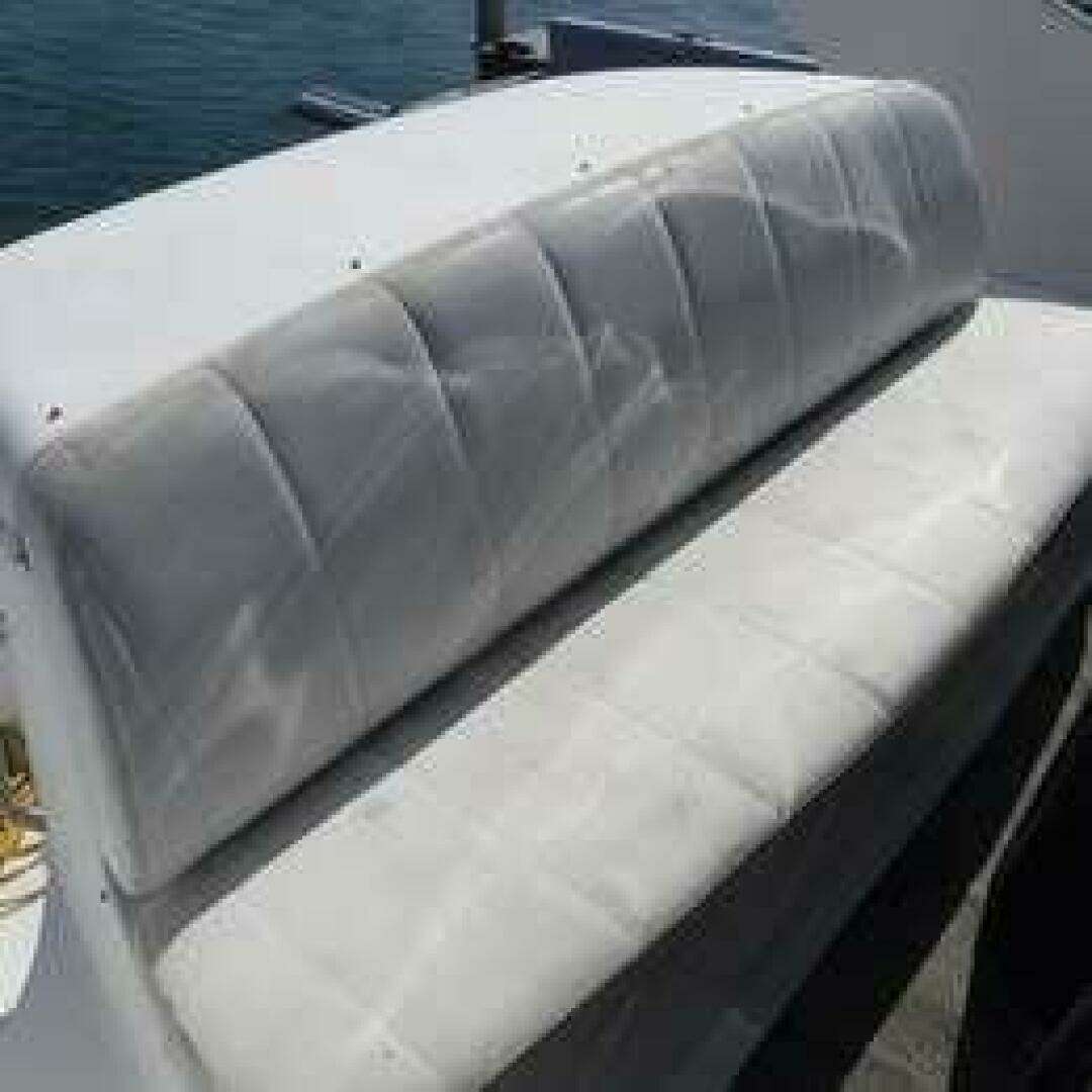 2001 Carver 350 Mariner - Image 15