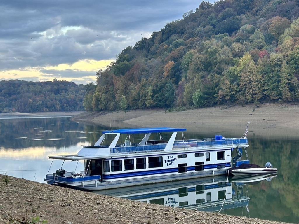 1998 Stardust Cruisers 16x77 Houseboat