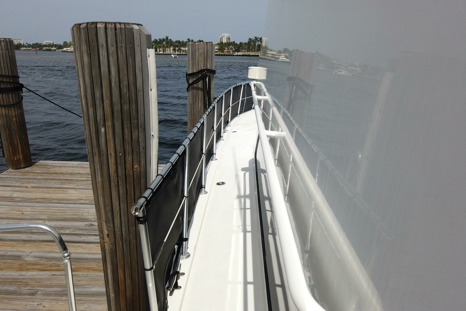 1999 Viking Motoryacht - Image 6