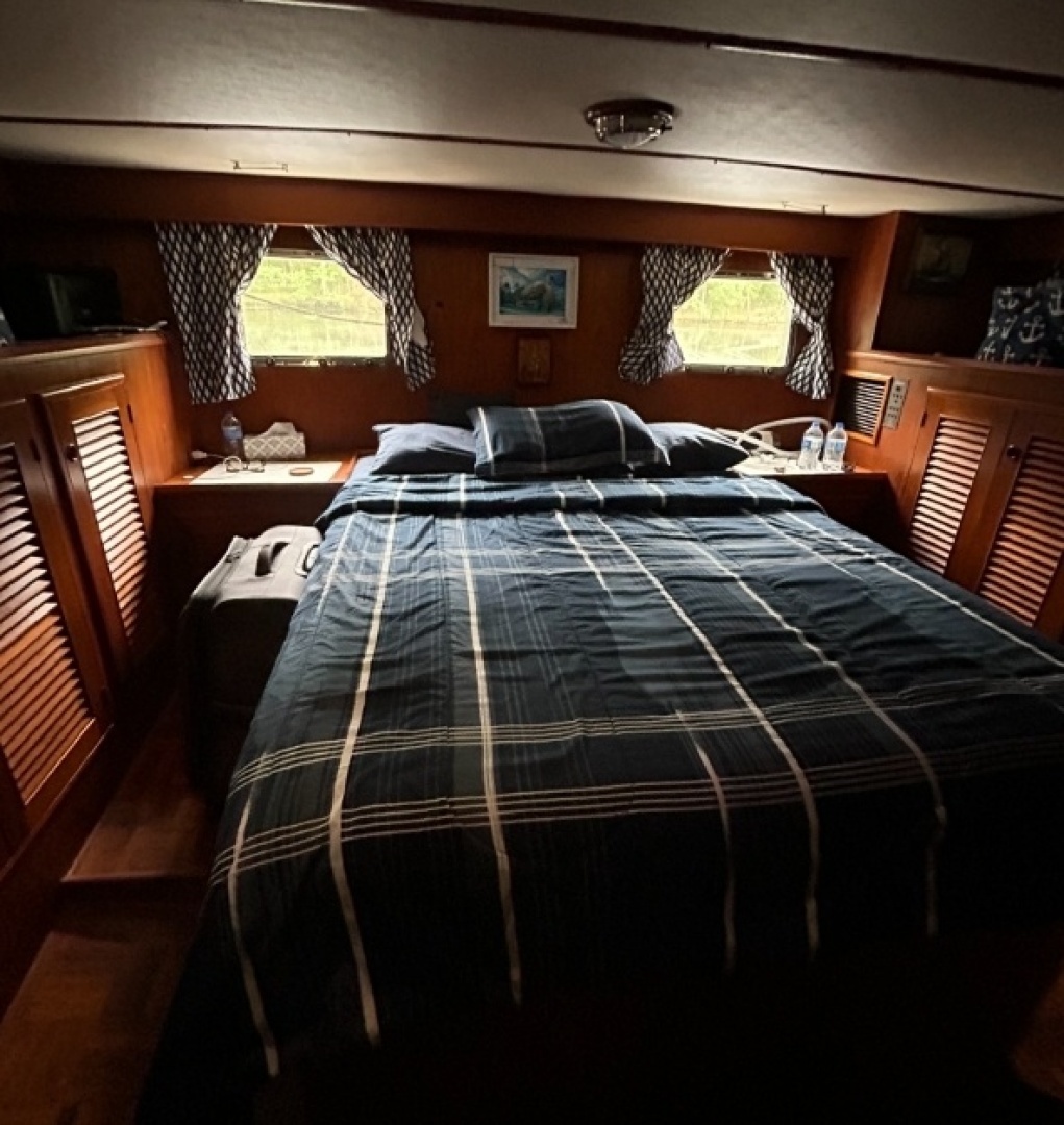 1990 DeFever Offshore Cruiser - Image 12