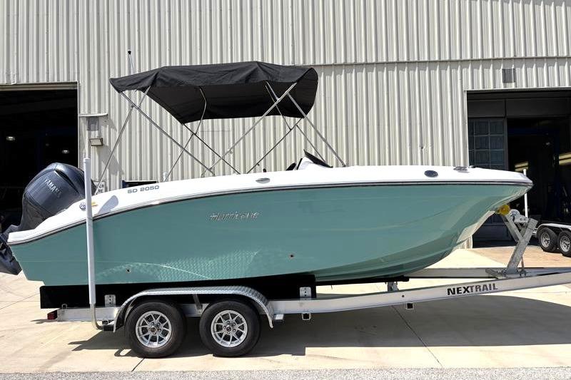 2026 Hurricane SunDeck Sport 2050 OB