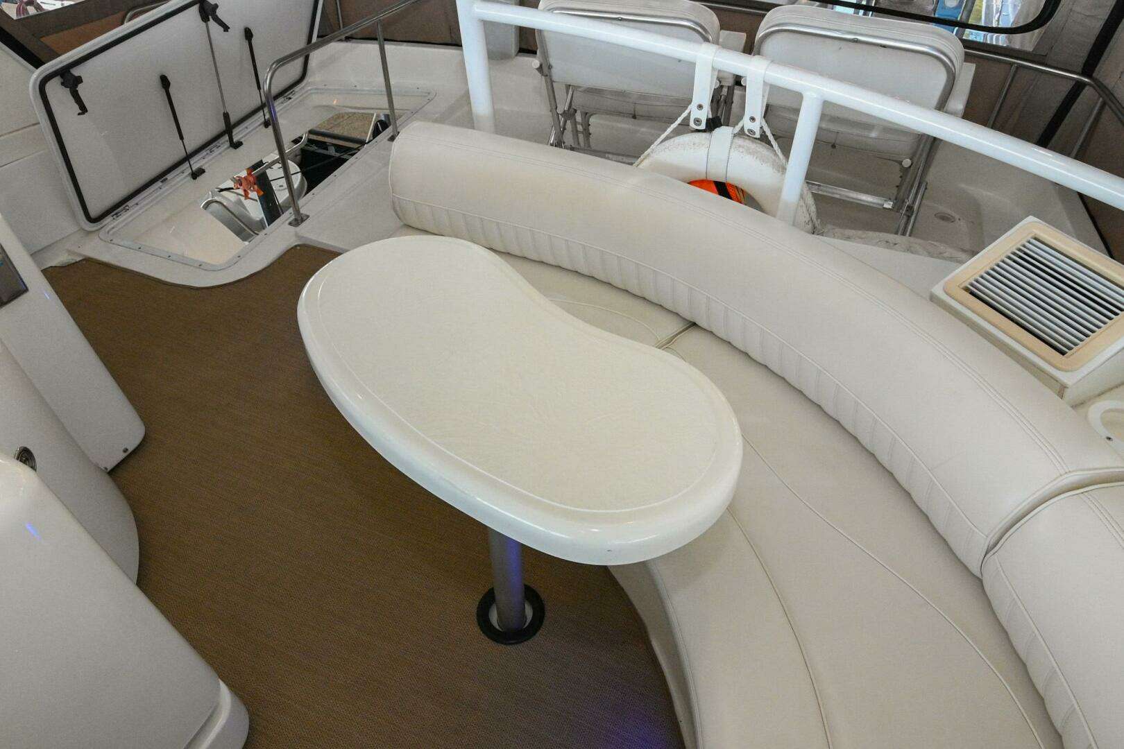 2002 Cruisers Yachts 5000 Sedan Sport - Image 96
