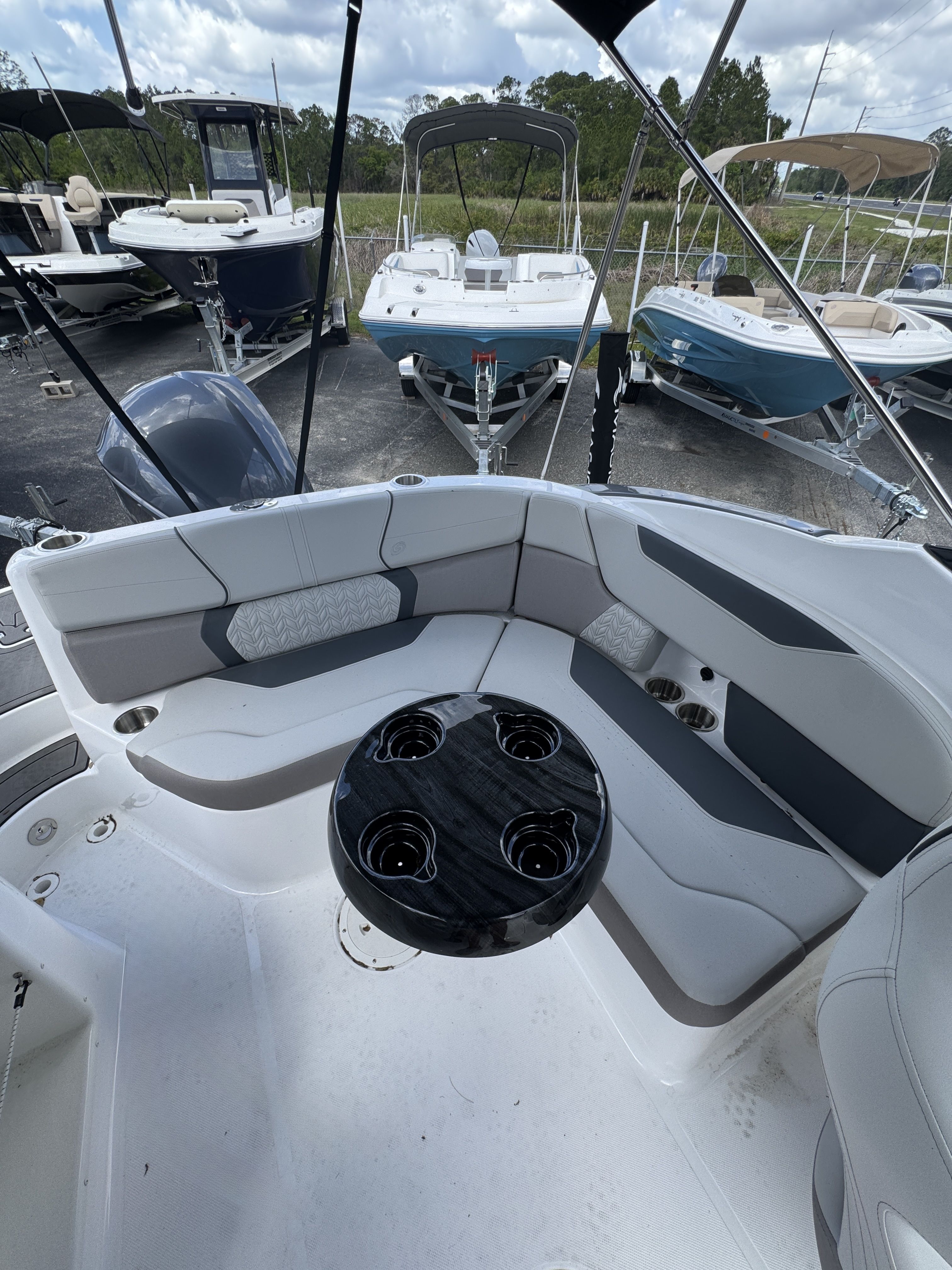 2026 Hurricane SunDeck 2400 OB - 30
