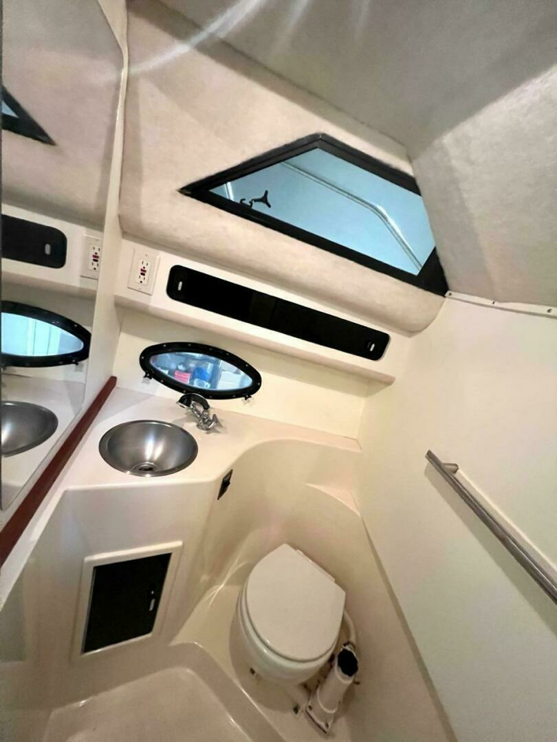 1988 Tiara Sport 310 Sport Cruiser - Image 22