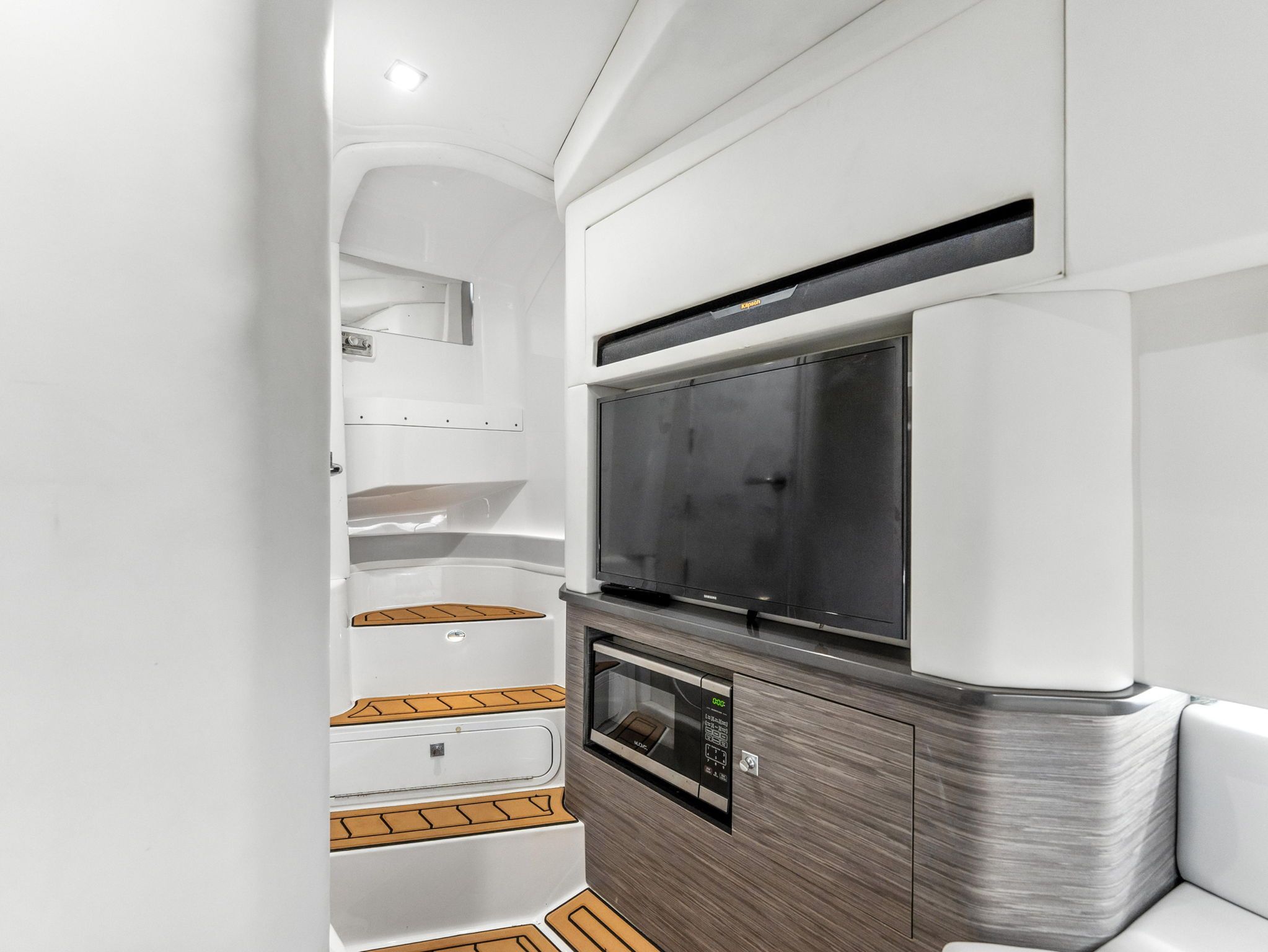 2021 Aviara AV36 OB - 10