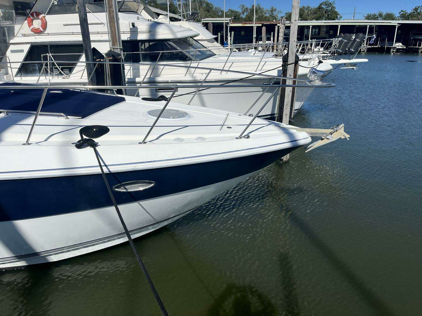 2008 Cruisers Yachts 390 Sport Coupe - Image 8