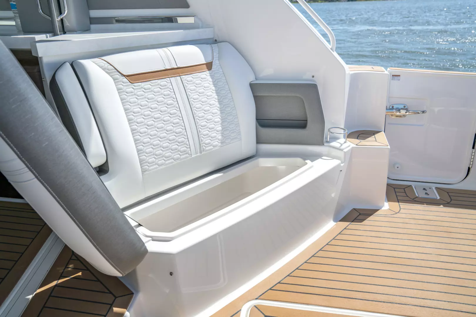 2021 Tiara Sport 43LE - Image 20
