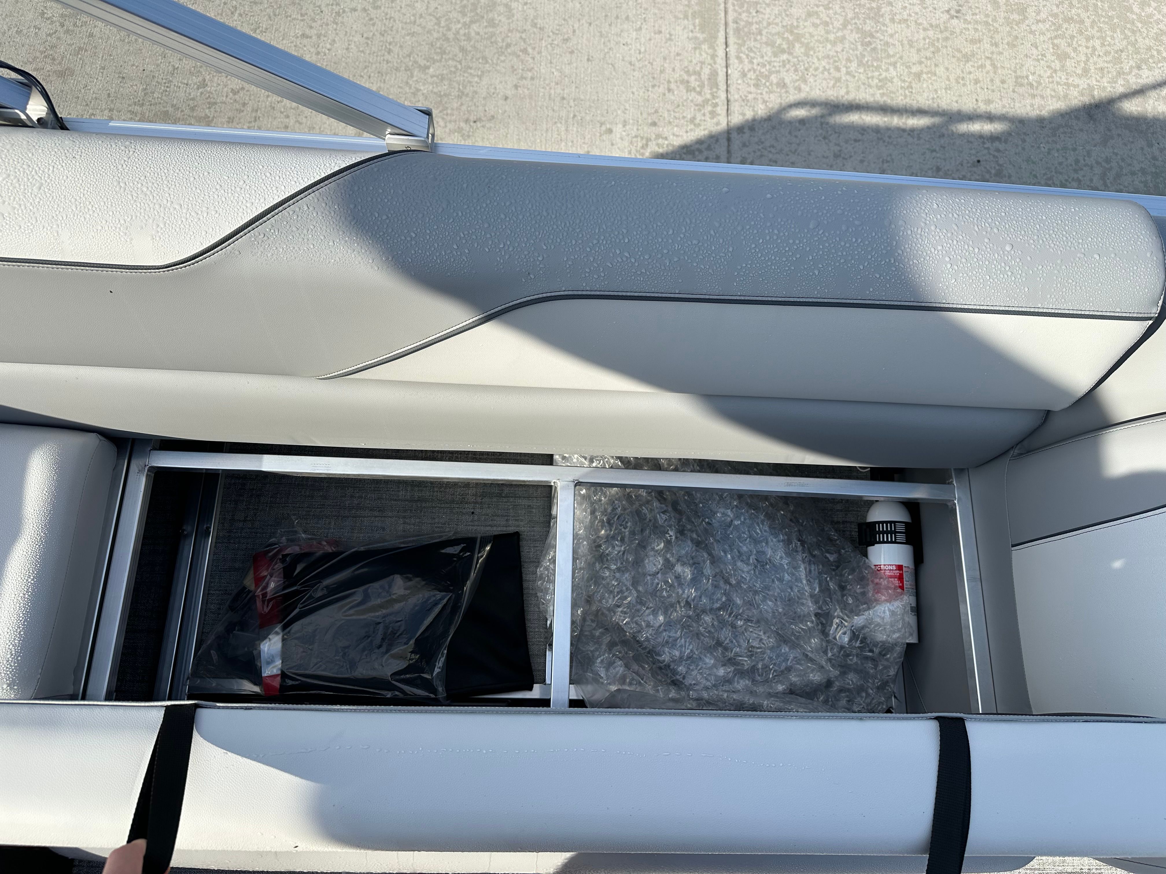 2026 Avalon Venture 85 Rear Fish - 21' - 28