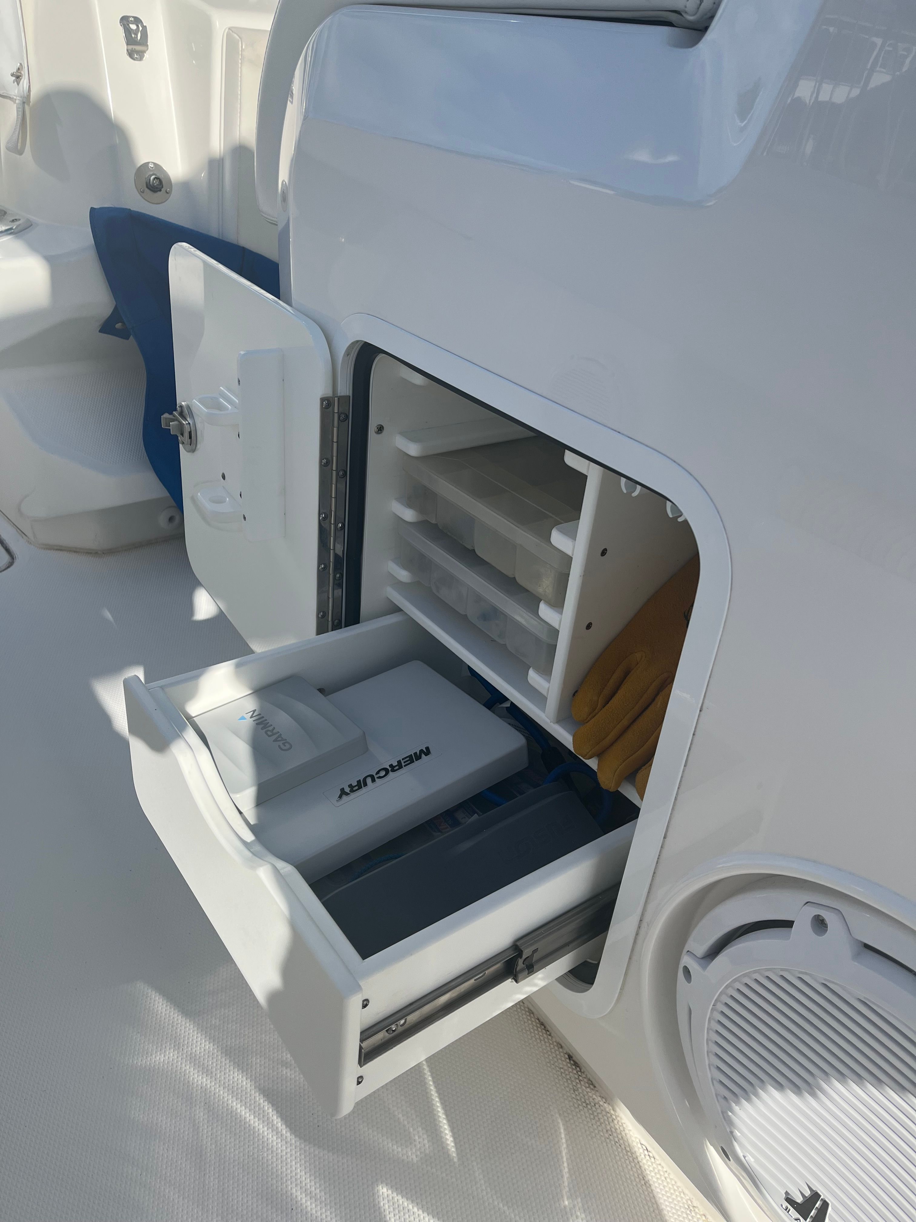 2016 Invincible Center Console - 11