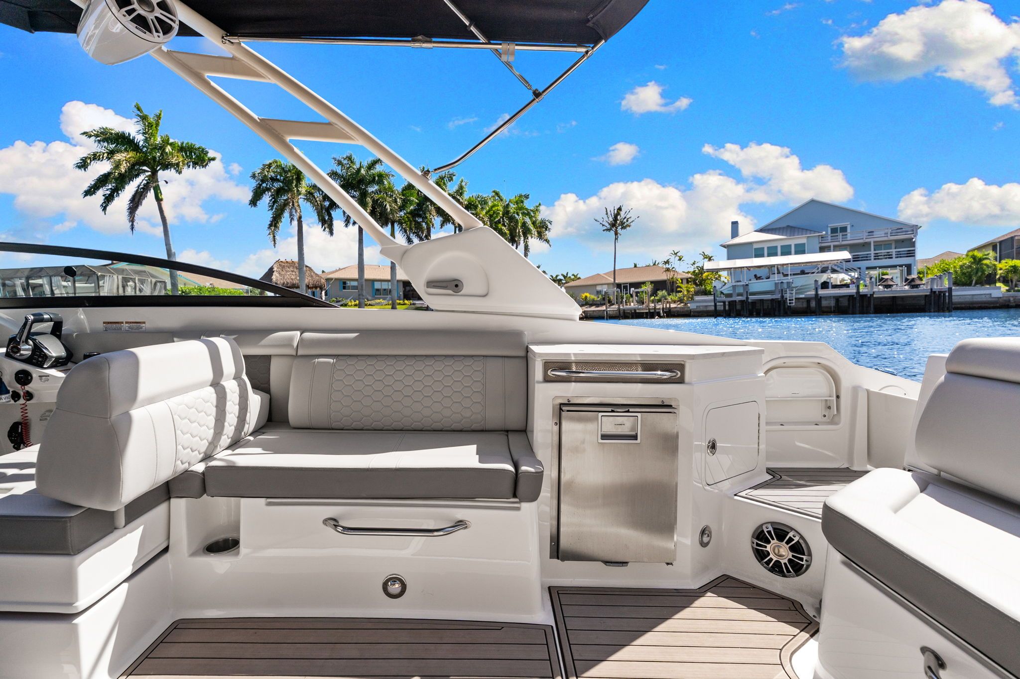 2023 Sea Ray SDX 290 Outboard - 37