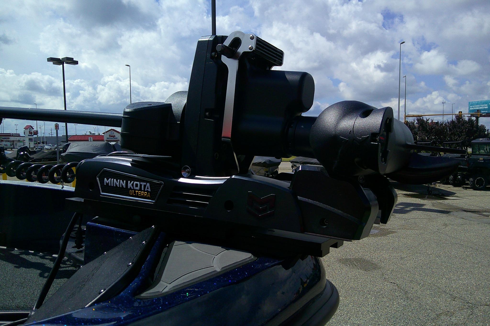 Minn Kota Ulterra motor on 2025 Nitro ZV20 Sport boat under cloudy sky.