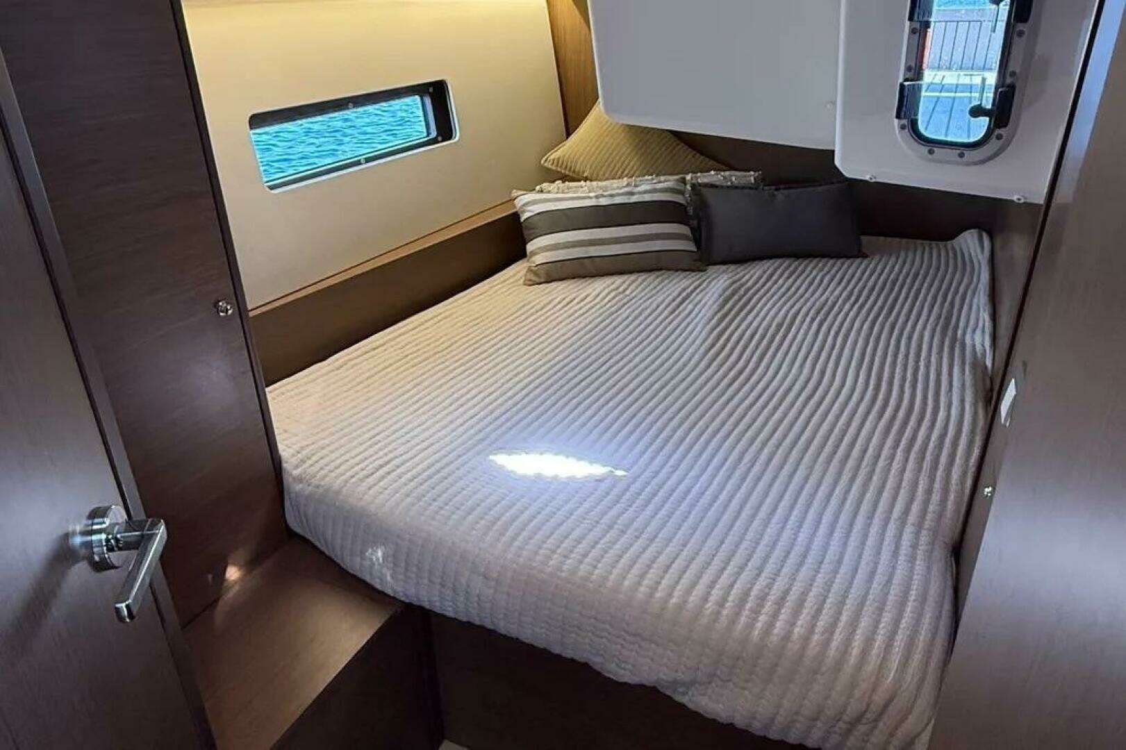 2022 Beneteau Oceanis 40.1 - Image 5