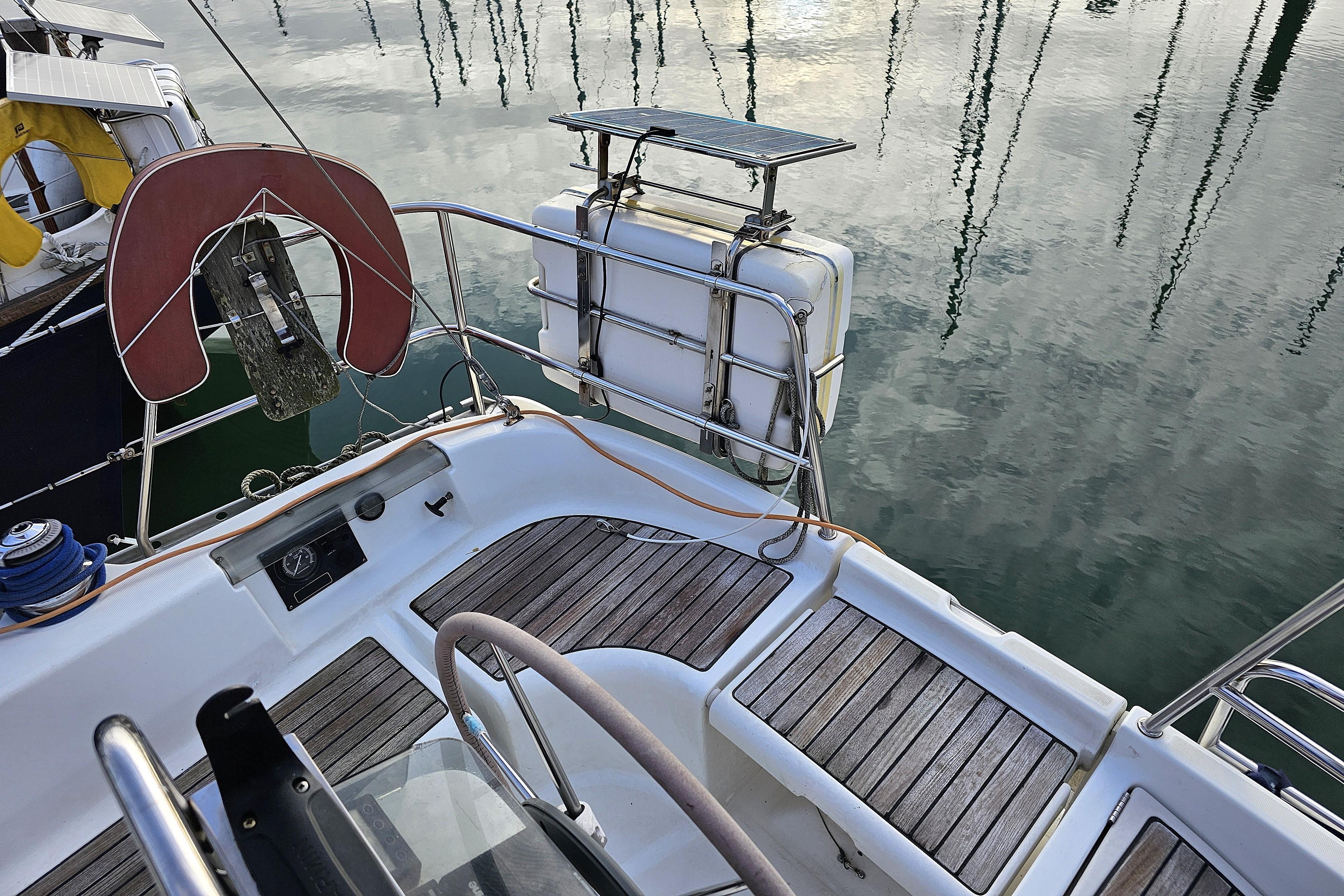 Beneteau Oceanis Clipper 331 for sale with BJ Marine