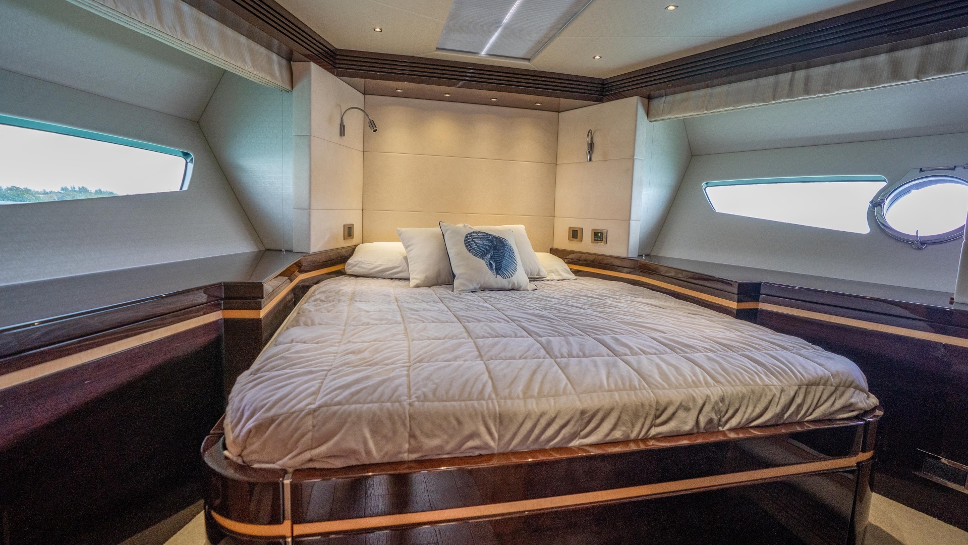 2014 Sunseeker 68' Sport Yacht - Image 44
