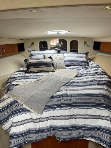 2000 Cruisers Yachts 3870 Express - 8