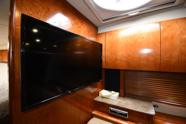 2010 Cruisers Yachts 390 Sports Coupe - 54