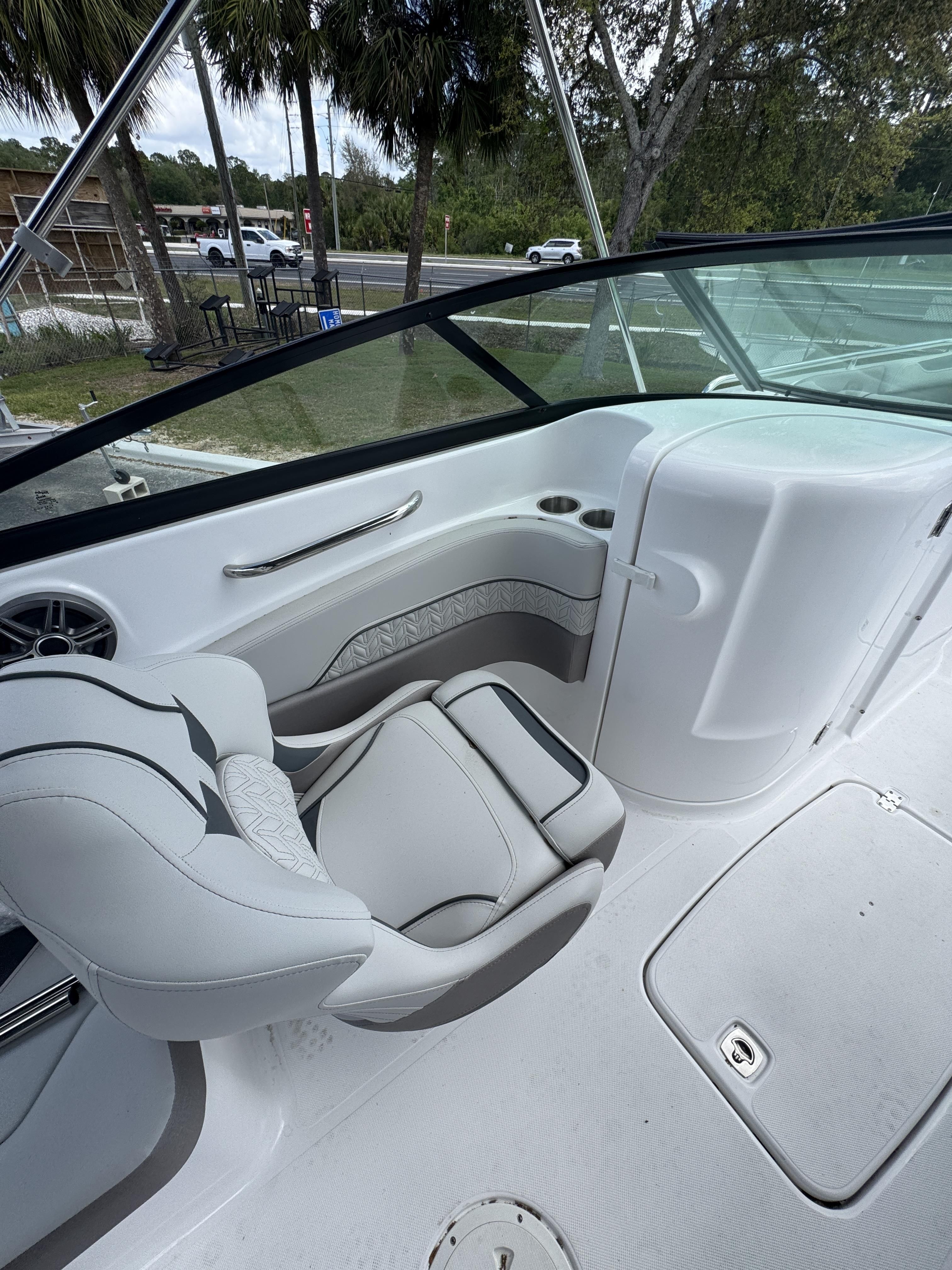 2026 Hurricane SunDeck 2400 OB - 21