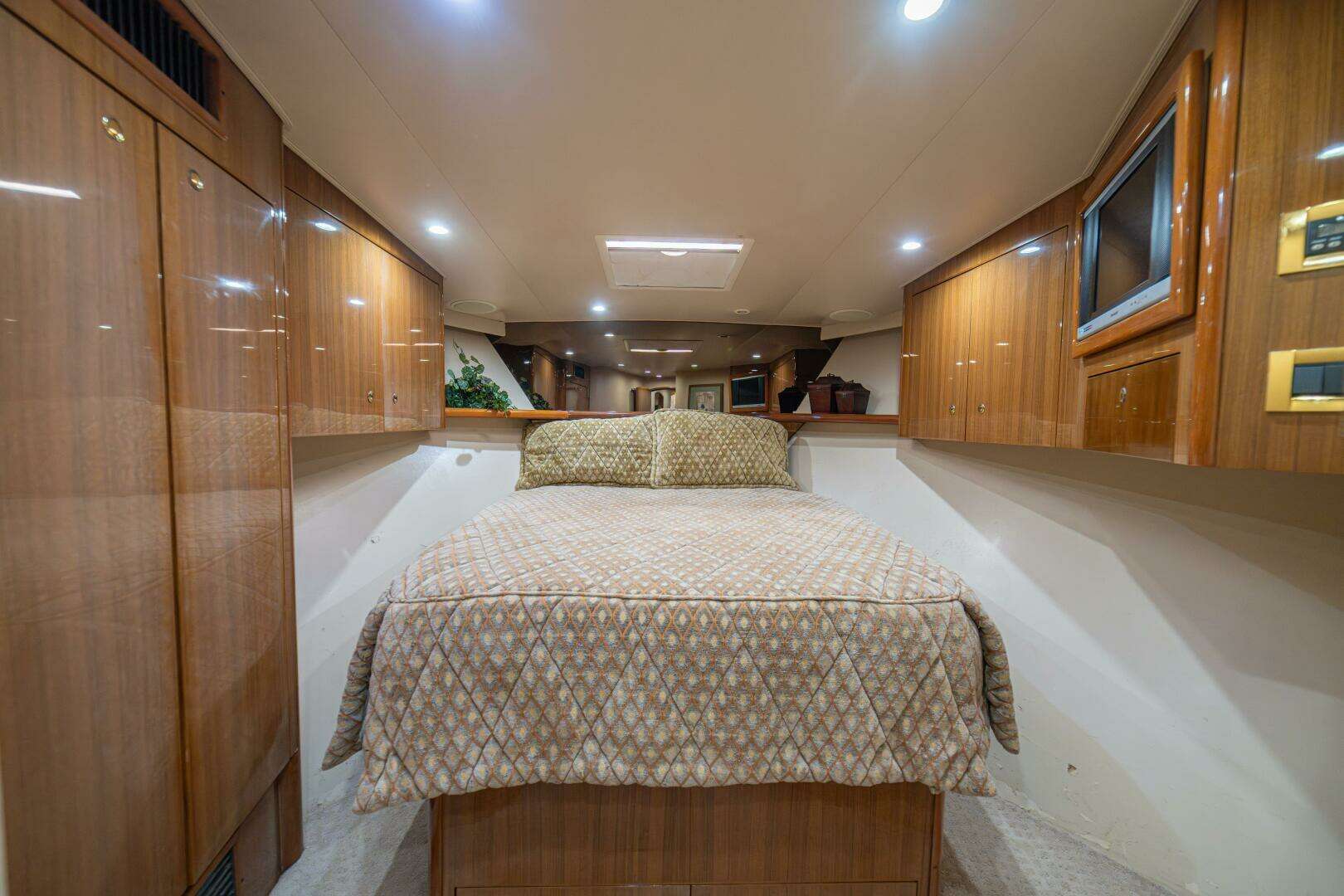 2006 Viking 56 Convertible - Image 55