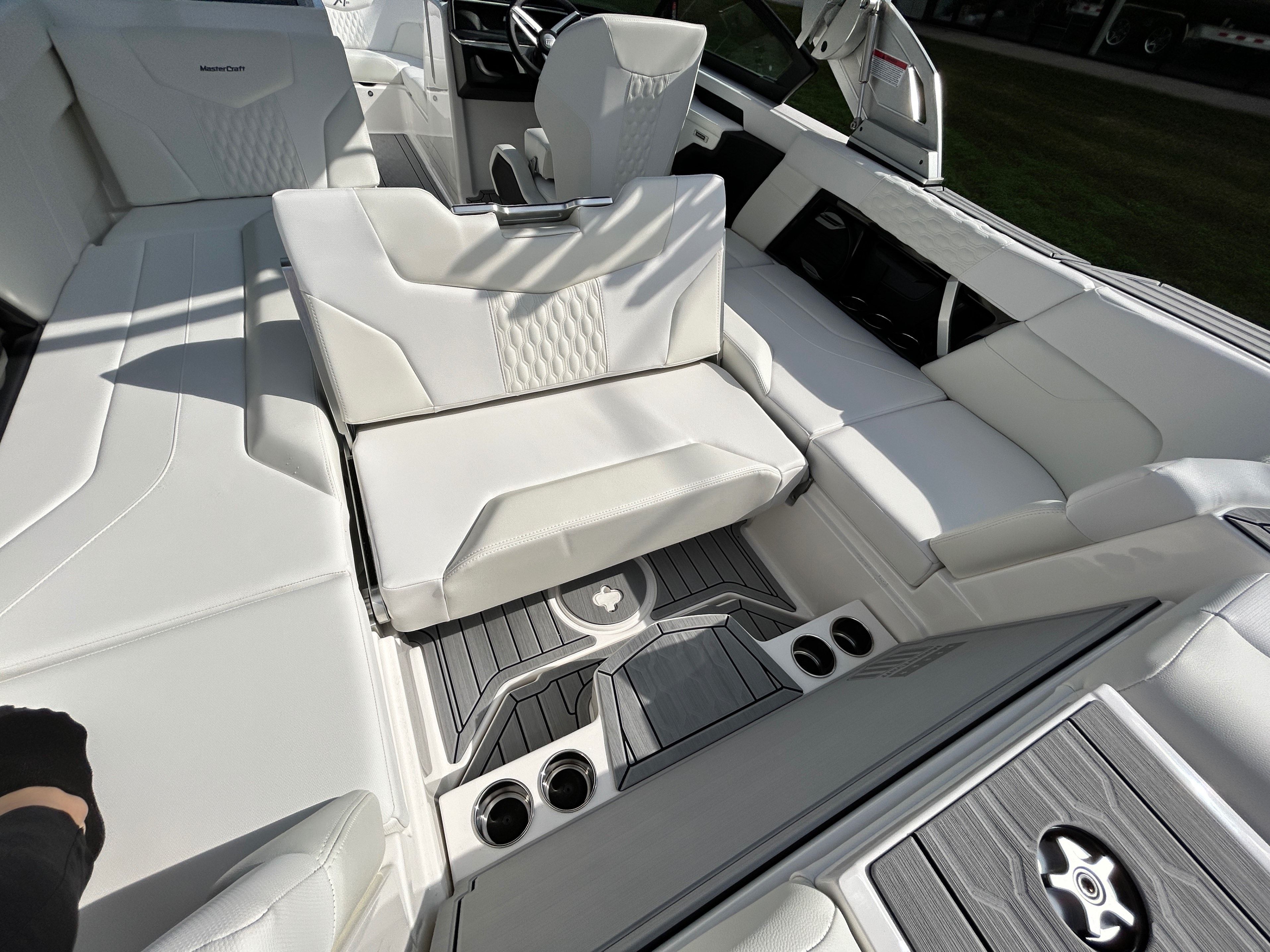2026 MasterCraft XT23 - 30
