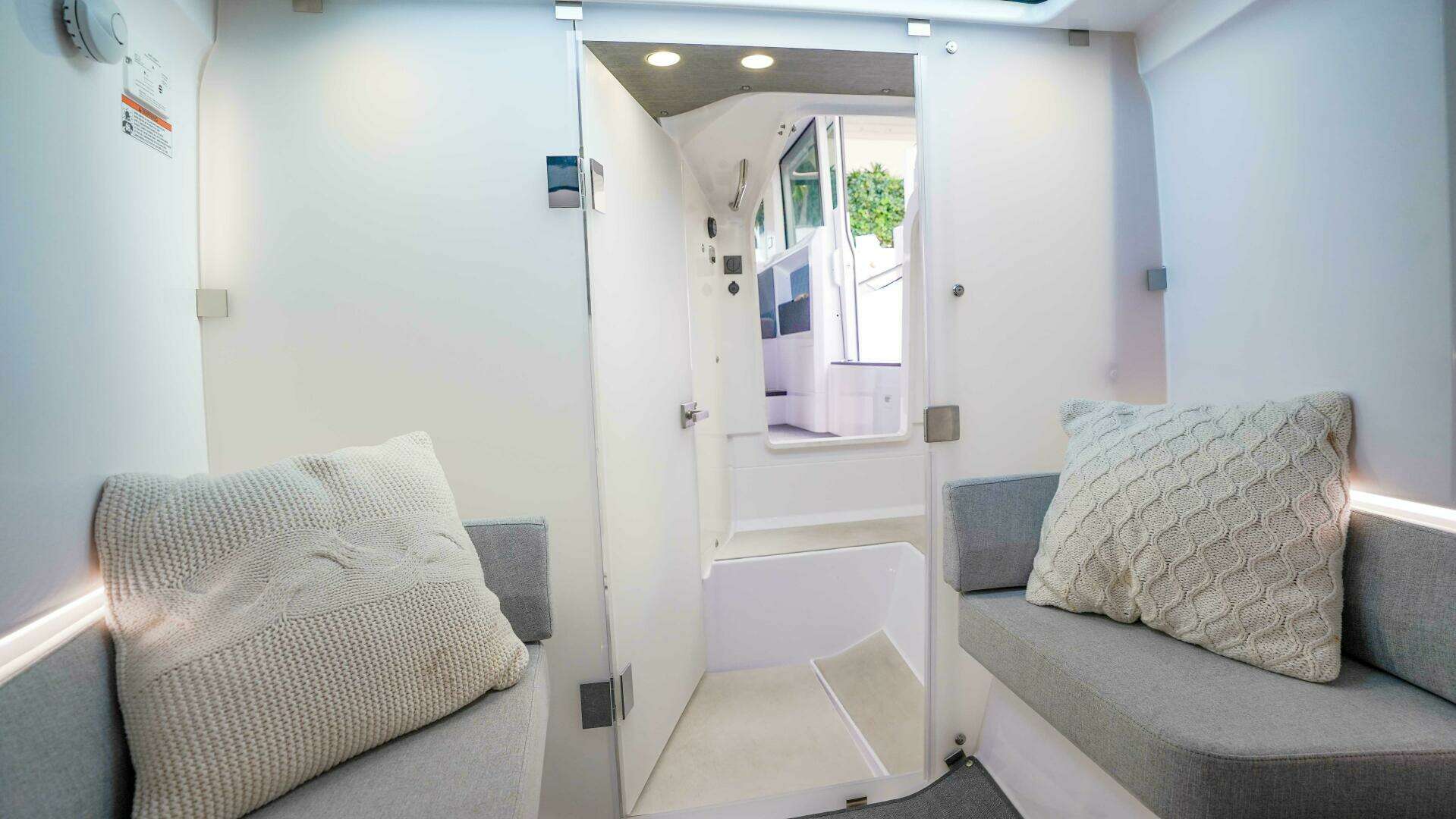 2024 Axopar 37 XC Cross Cabin - Image 28