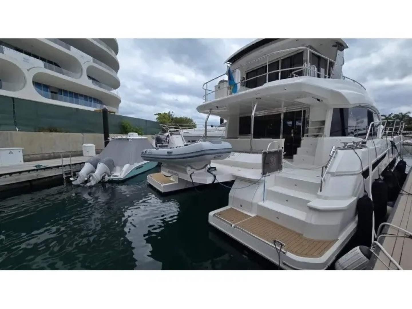 2025 Aquila 54 YACHT - Image 7