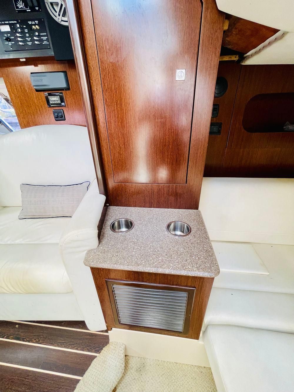 2012 Cruisers Yachts 350 Express - 17