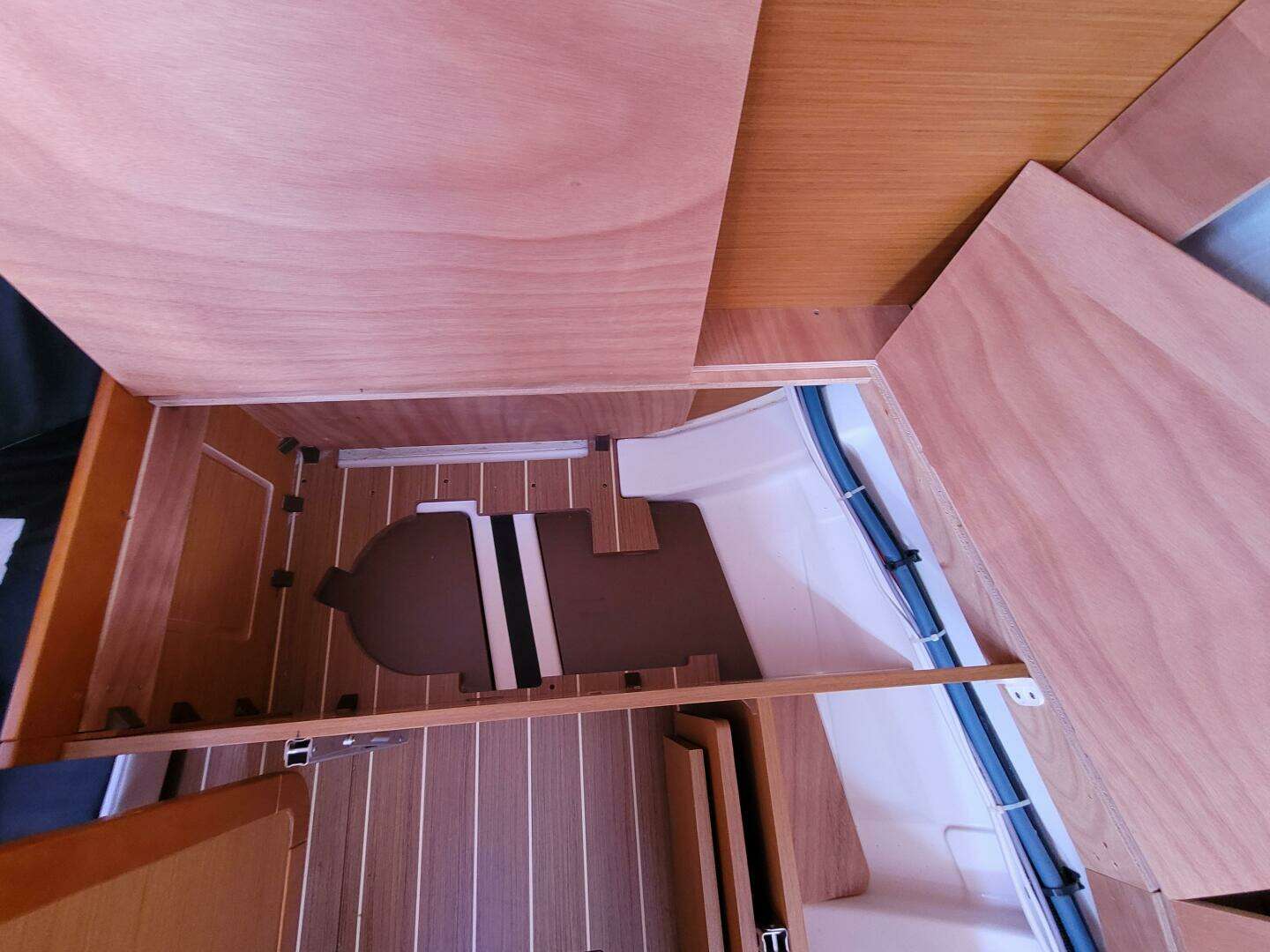 2014 Jeanneau 379 - Image 71