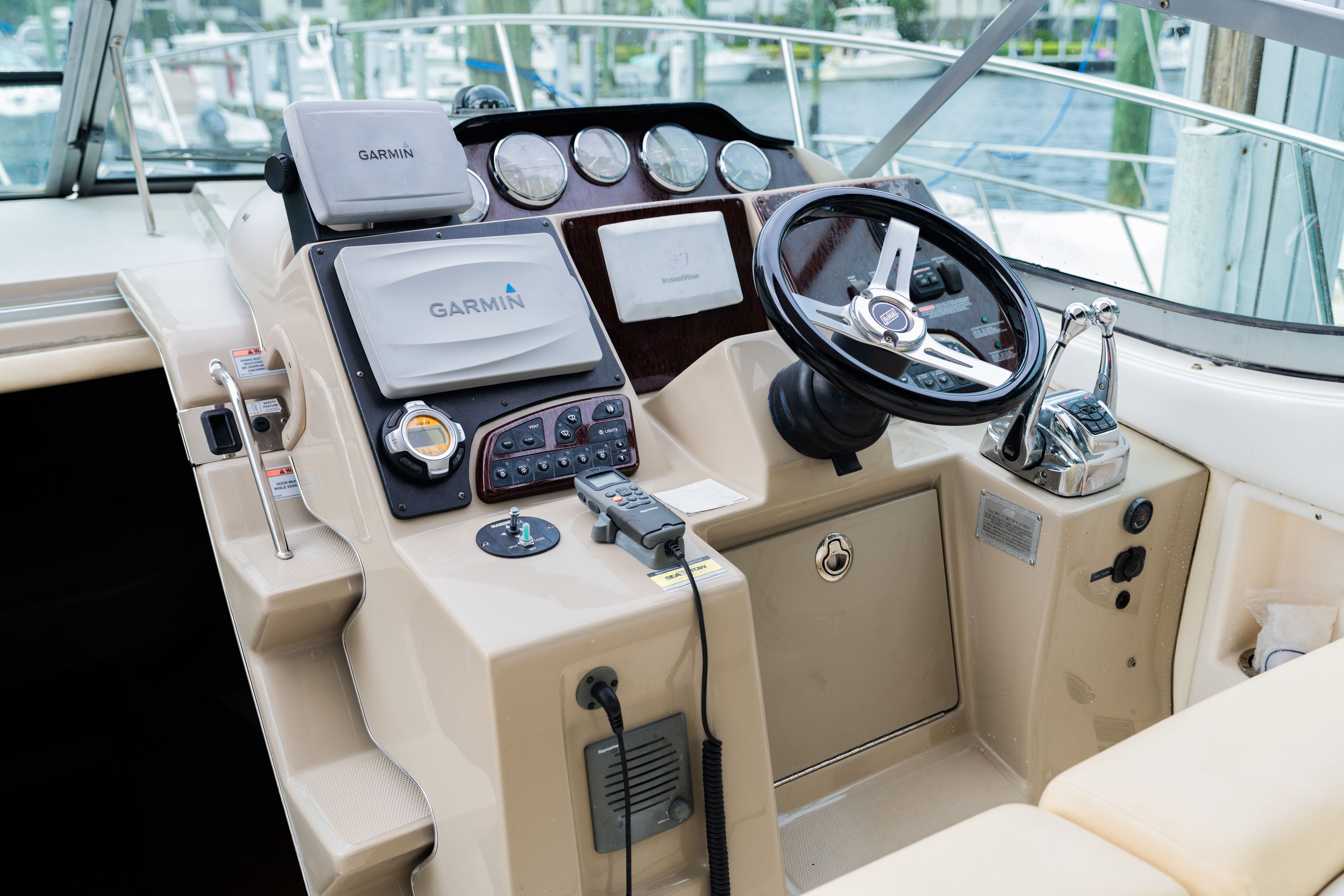 2010 Sea Ray Sundancer 330 - 22