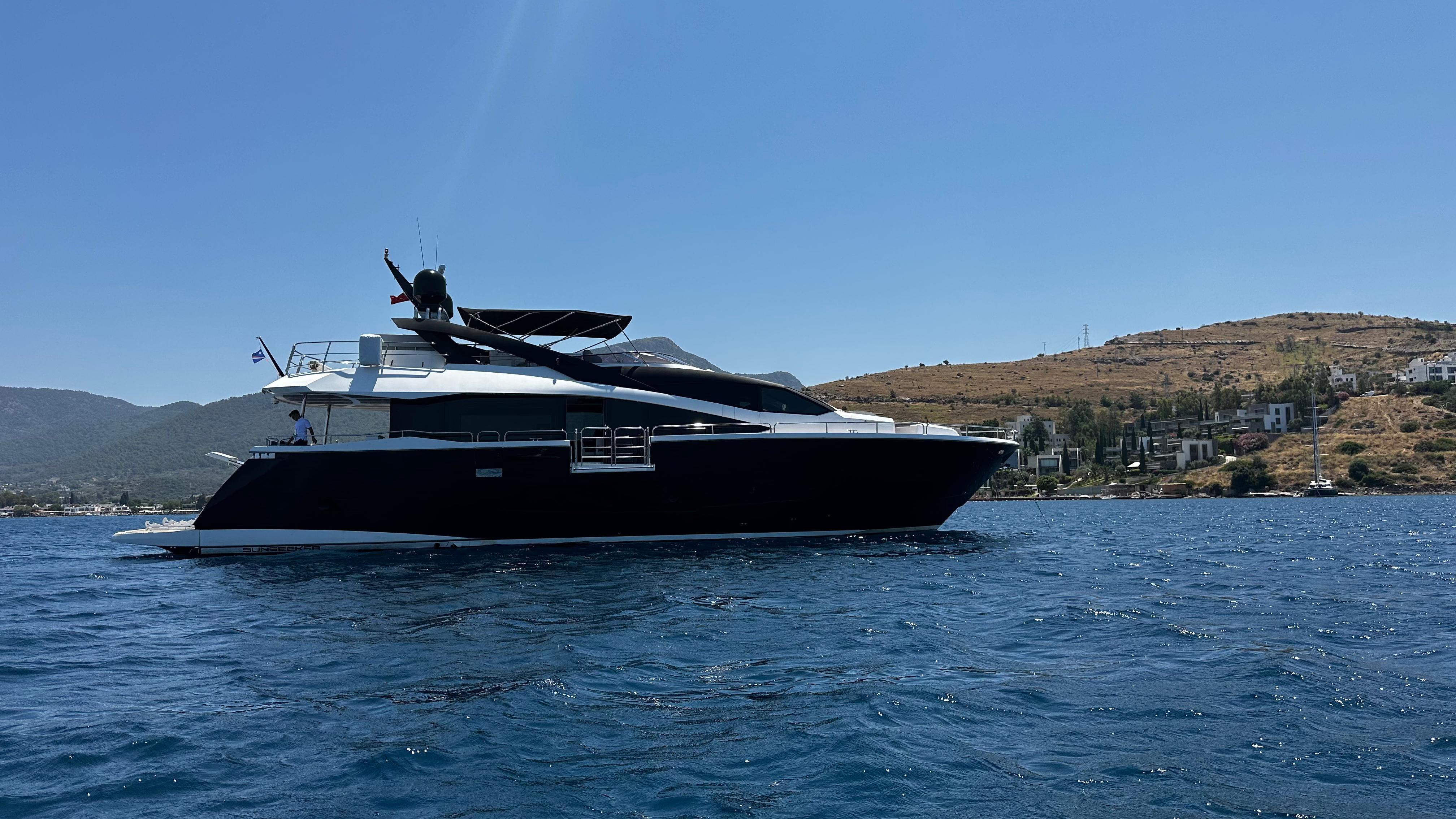 2018 Sunseeker 86 Yacht