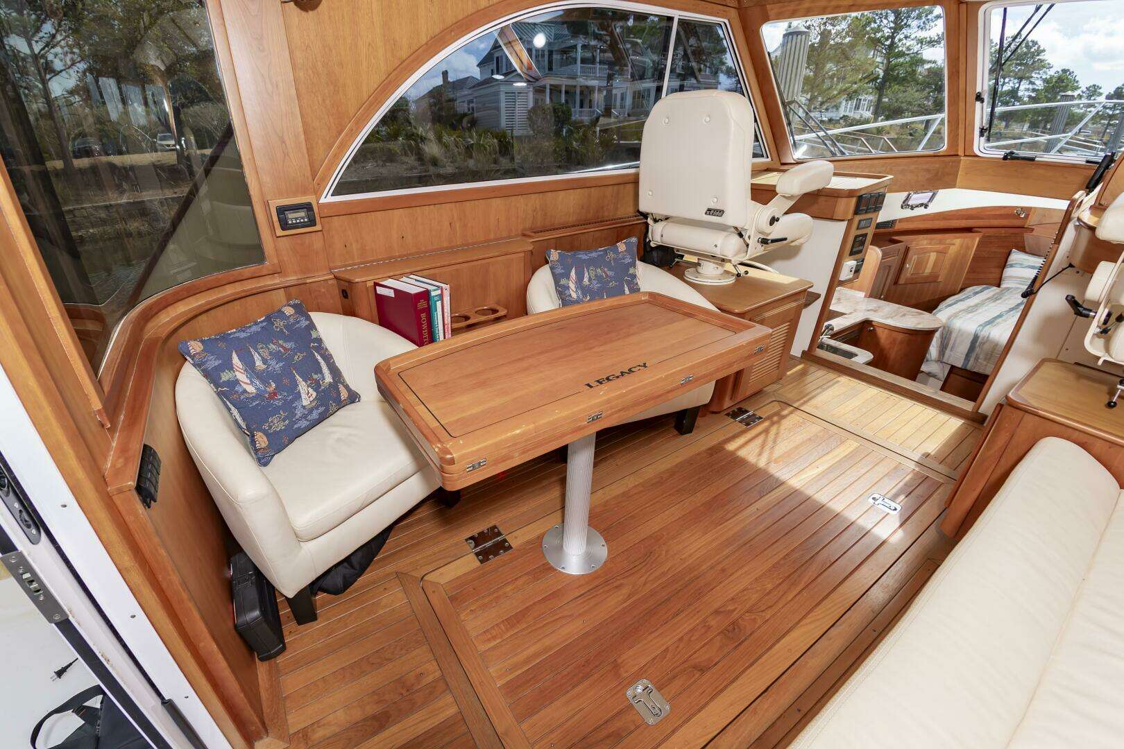 2018 Legacy 36 - Image 17