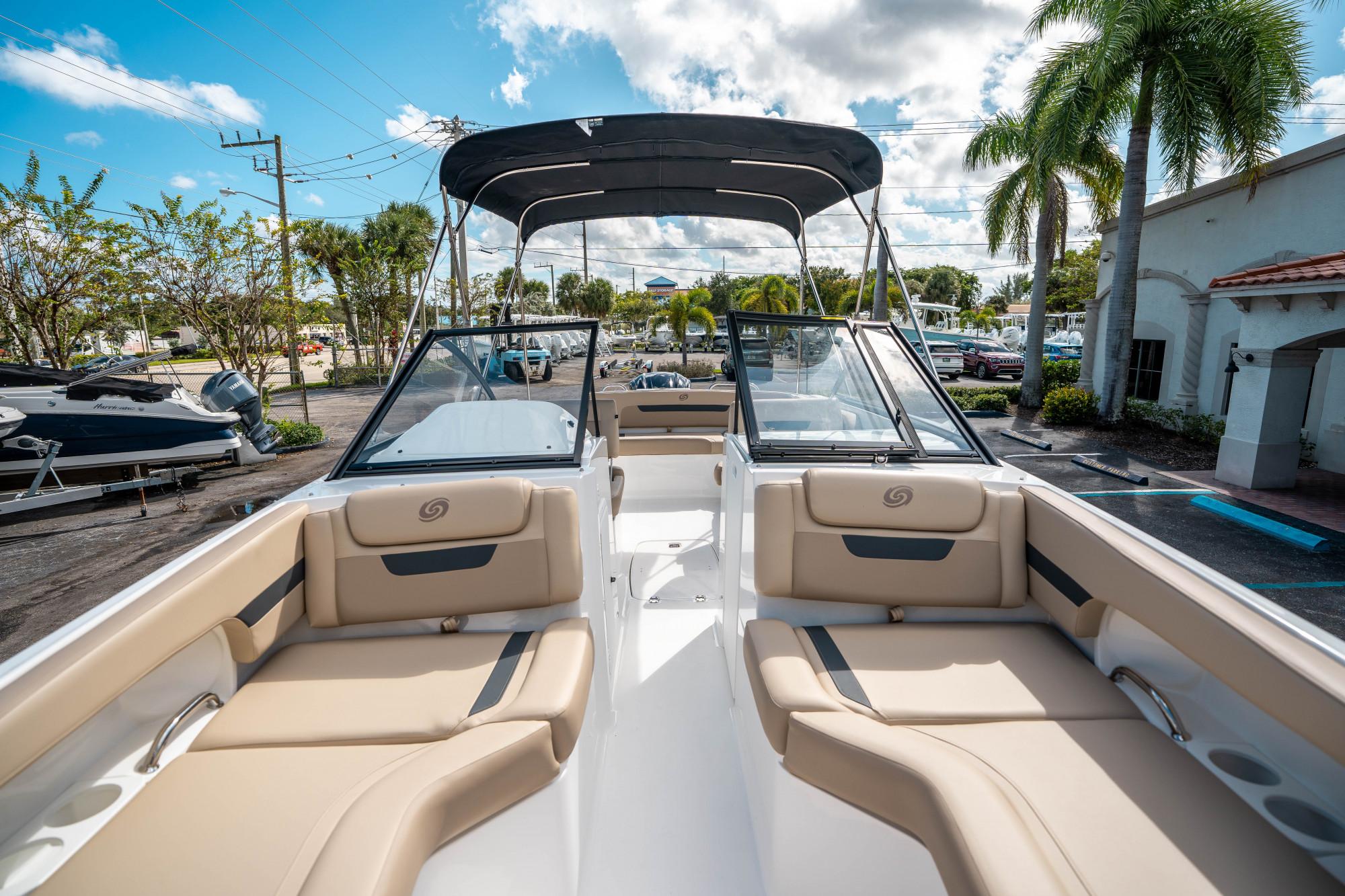 2025 Hurricane SunDeck 235 OB - 34