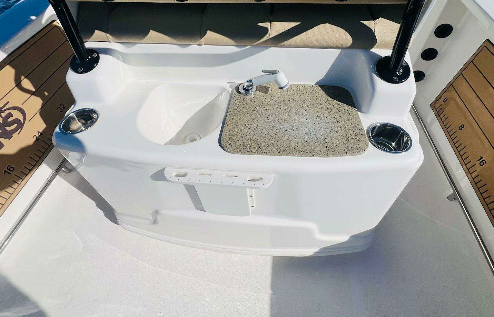 2020 NauticStar 251 Hybrid - Image 37