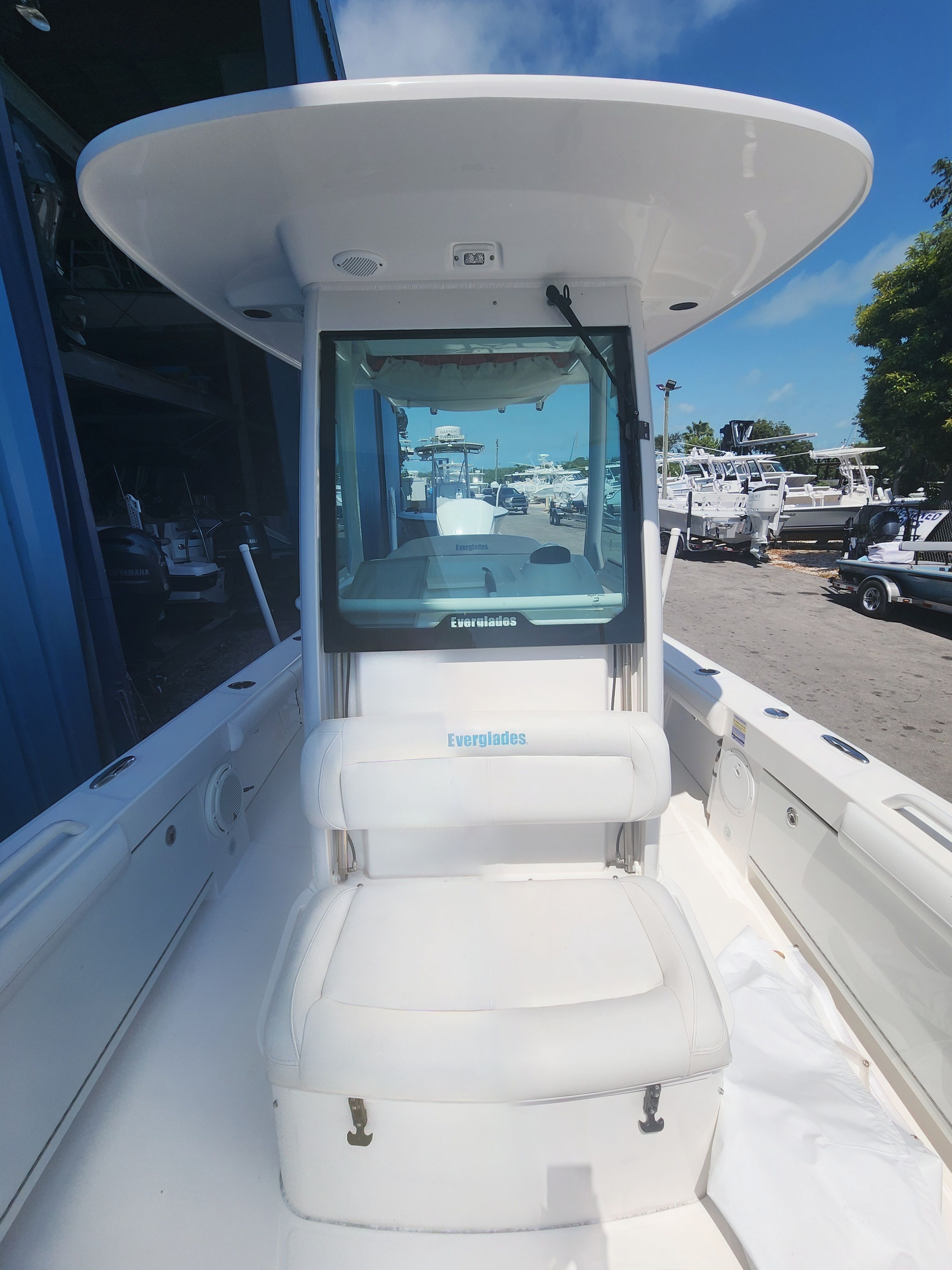 2018 EVERGLADES 253 CC - Image 12