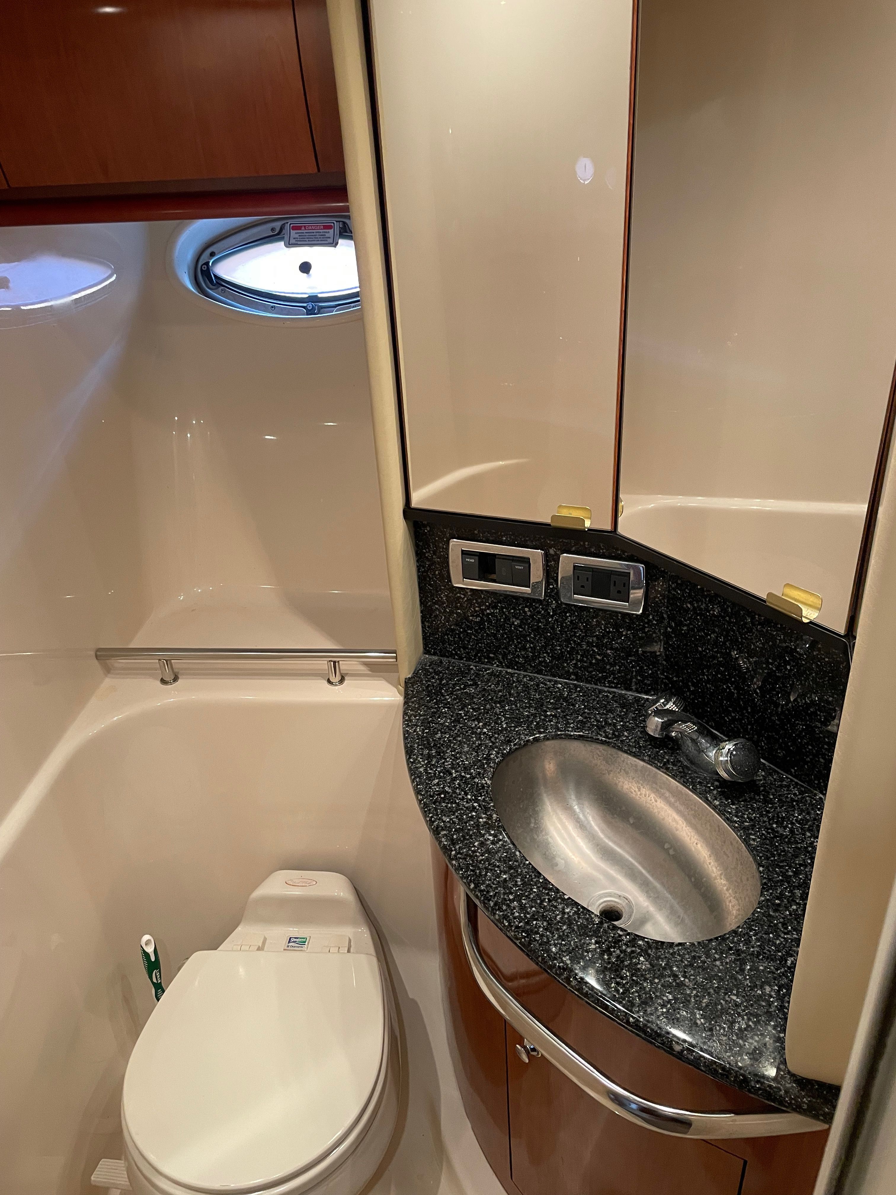 2003 Sea Ray 420 Sundancer - 9
