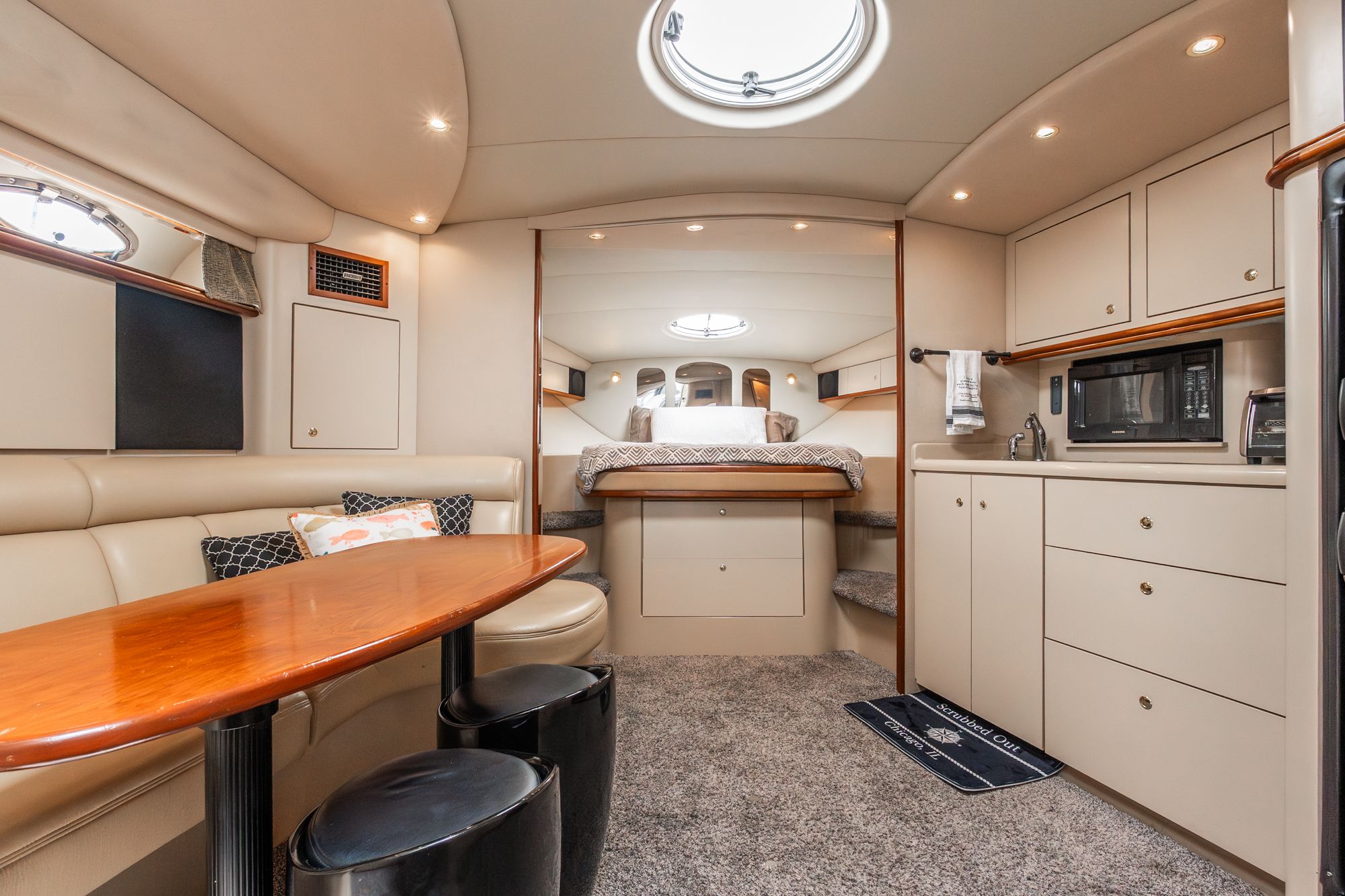 2000 Cruisers Yachts 3870 - 30