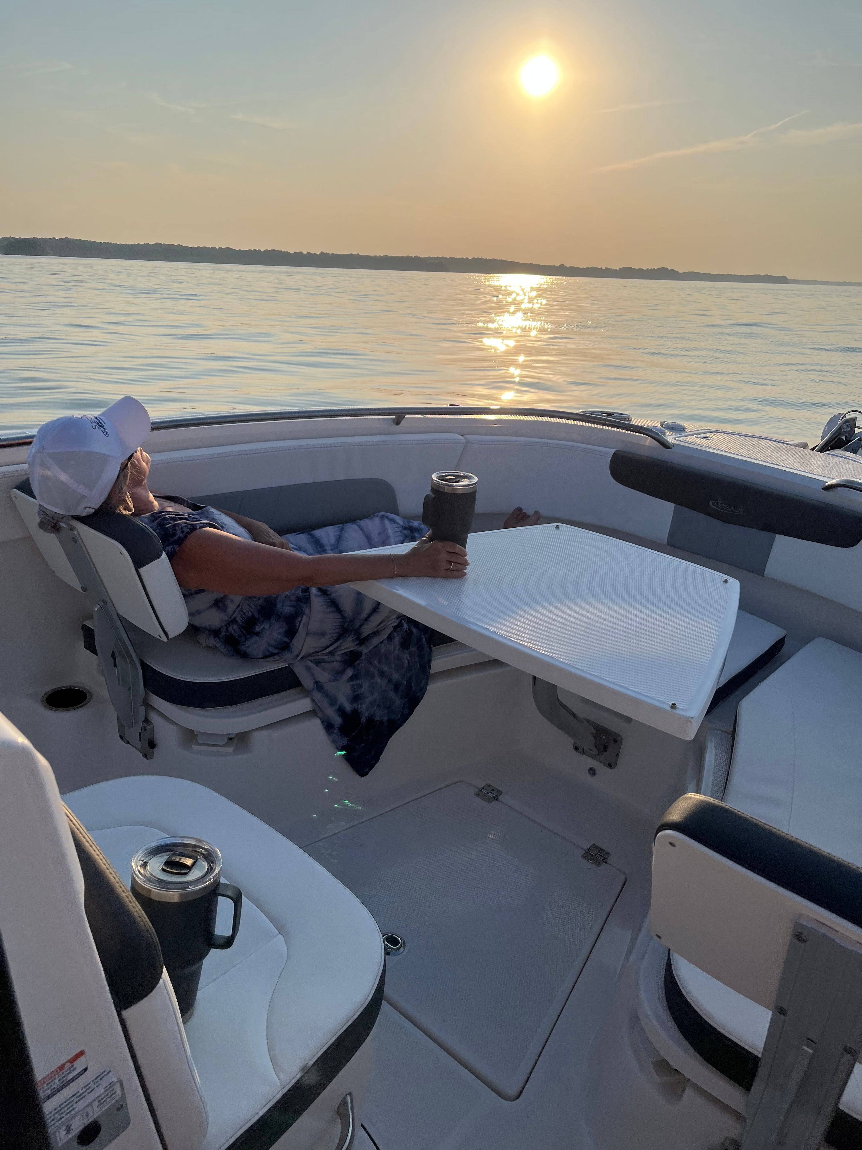 2023 Robalo R242 Explorer - 8