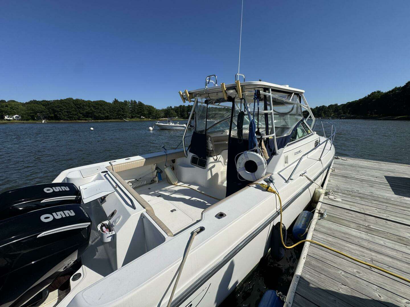 1999 Boston Whaler 28 Conquest - Image 8