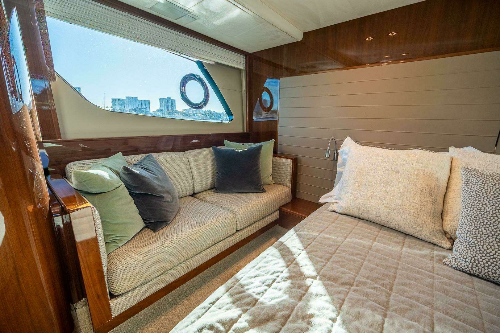 2016 Princess V48 - Image 5