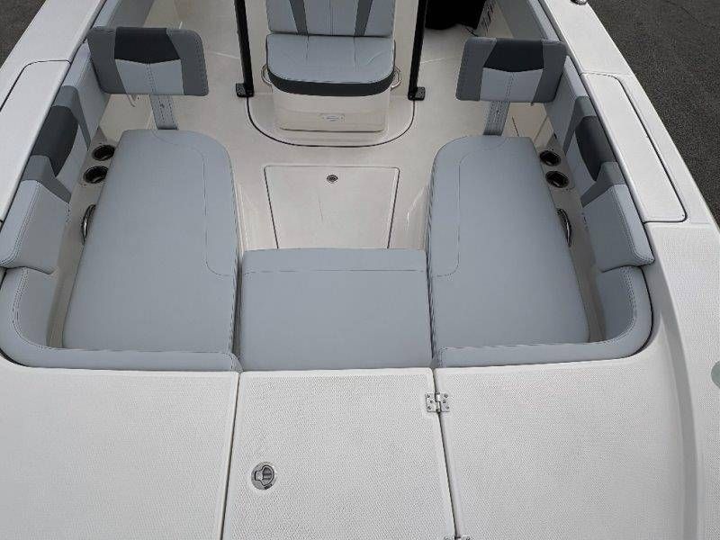 2026 Robalo 266 Cayman - 79