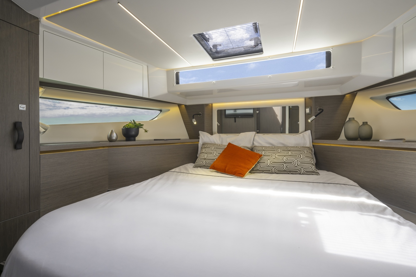 2027 Jeanneau 1295 Coupe - Image 8