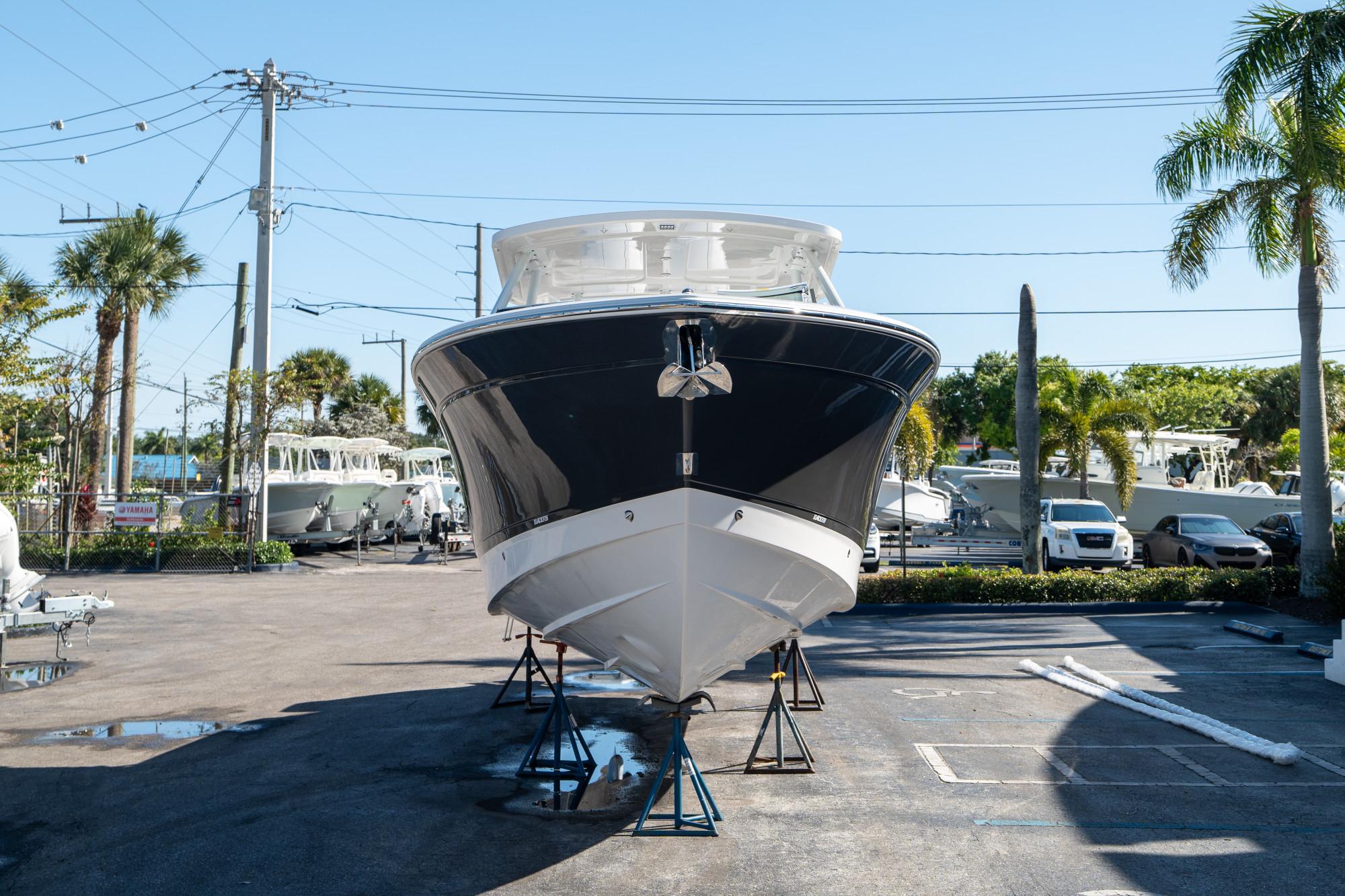 2024 Blackfin 302 DC - 7