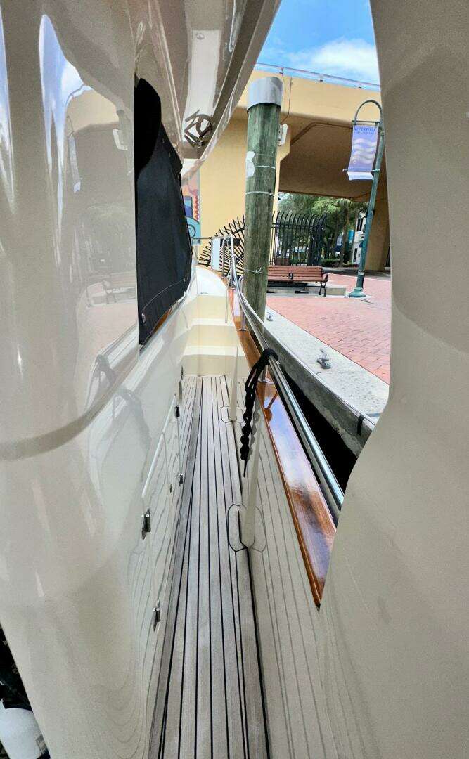 2019 Greenline 33 HYBRID - Image 21