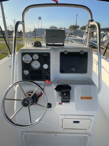 2001 Seaswirl 2301 Center Console - 8