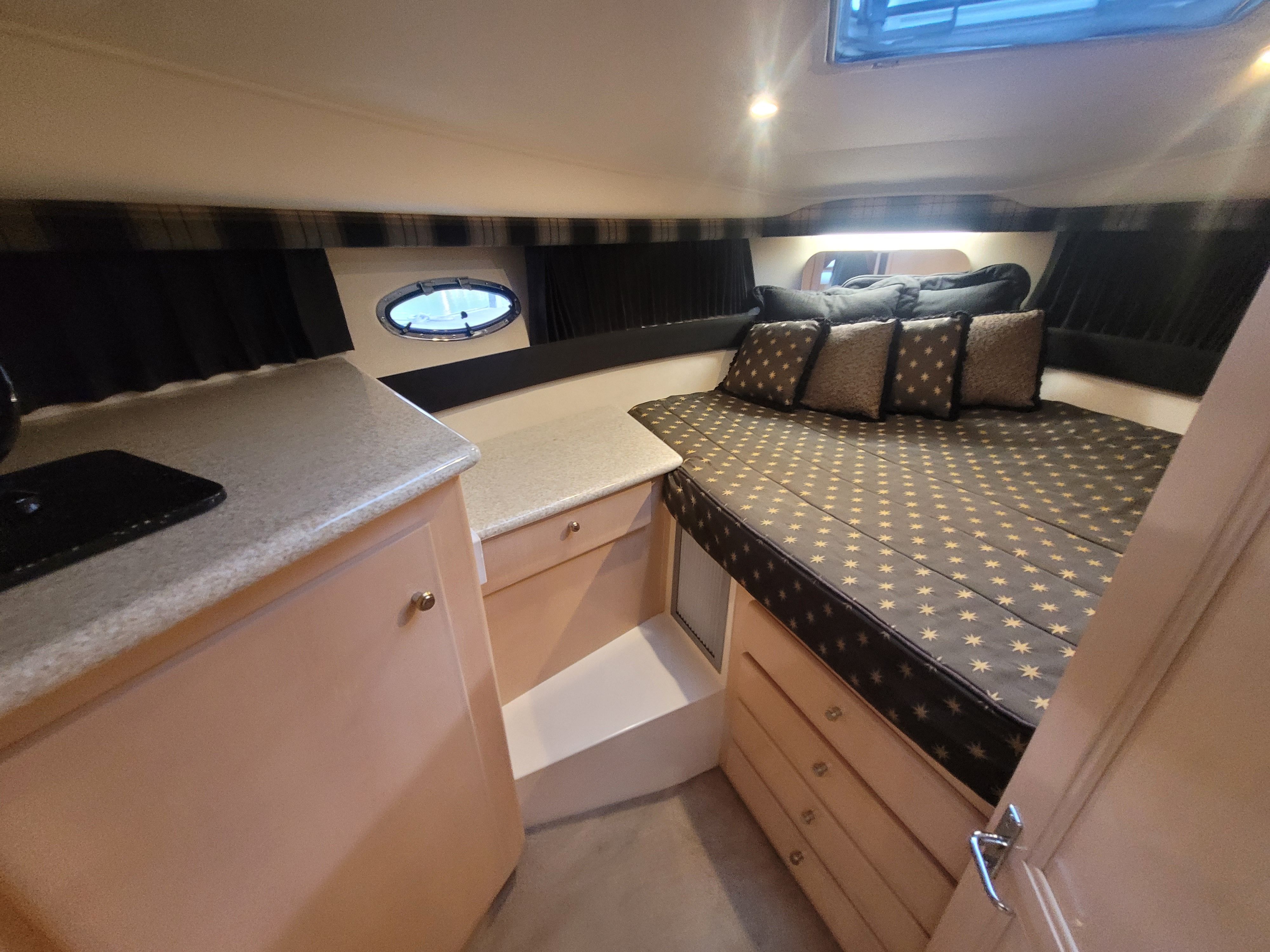 2000 Carver 356 Aft Cabin Motor Yacht - 21