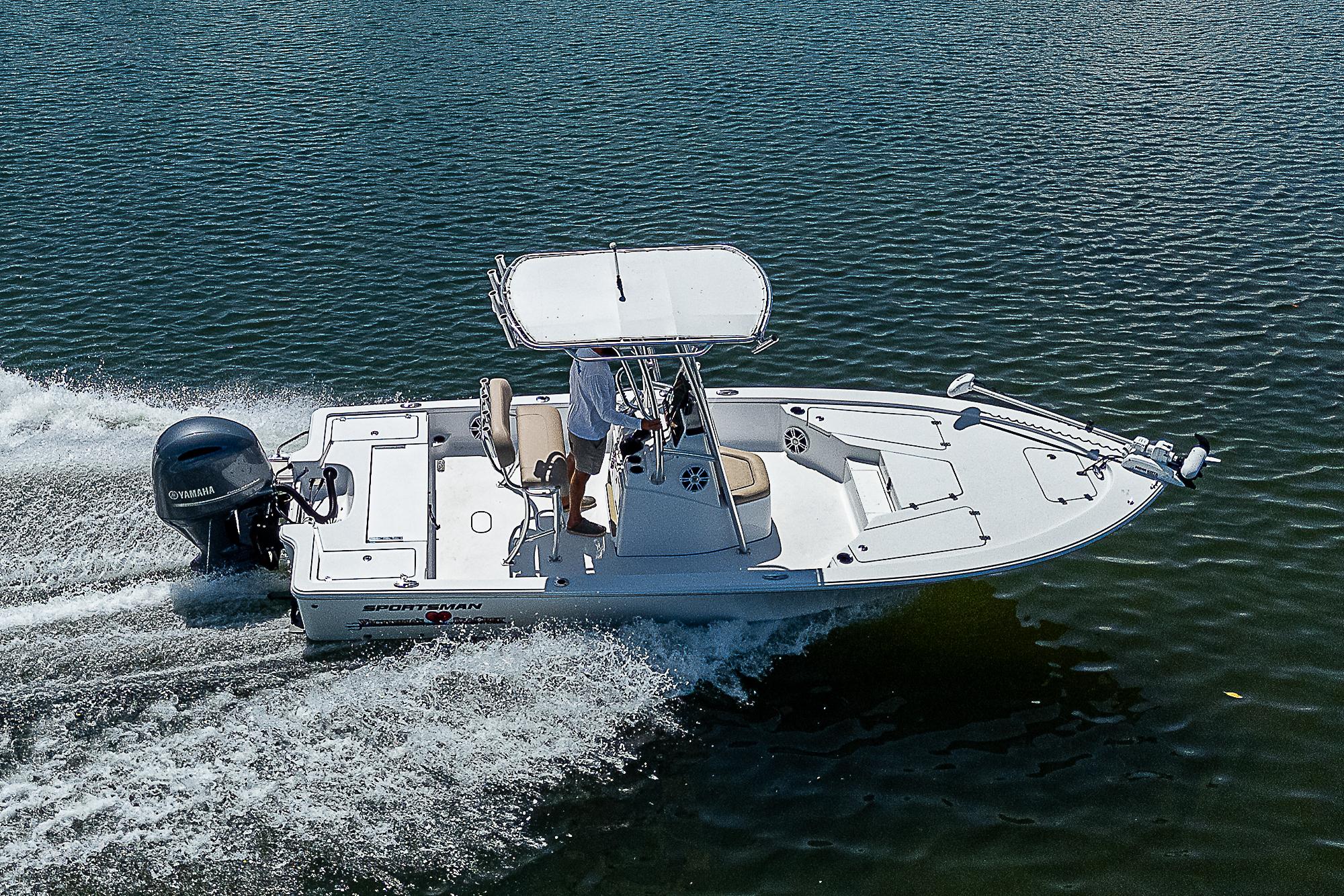 2020 Sportsman Tournament 214 Bay Boat