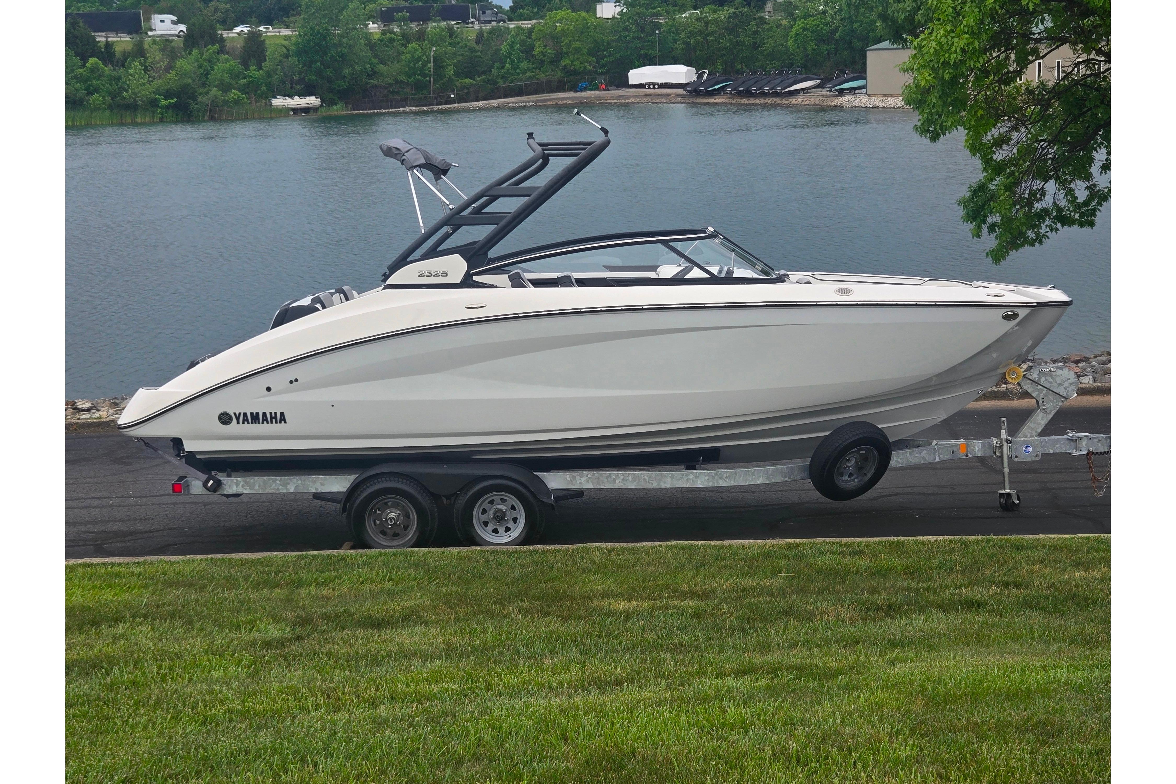 2023 Yamaha Boats 252S
