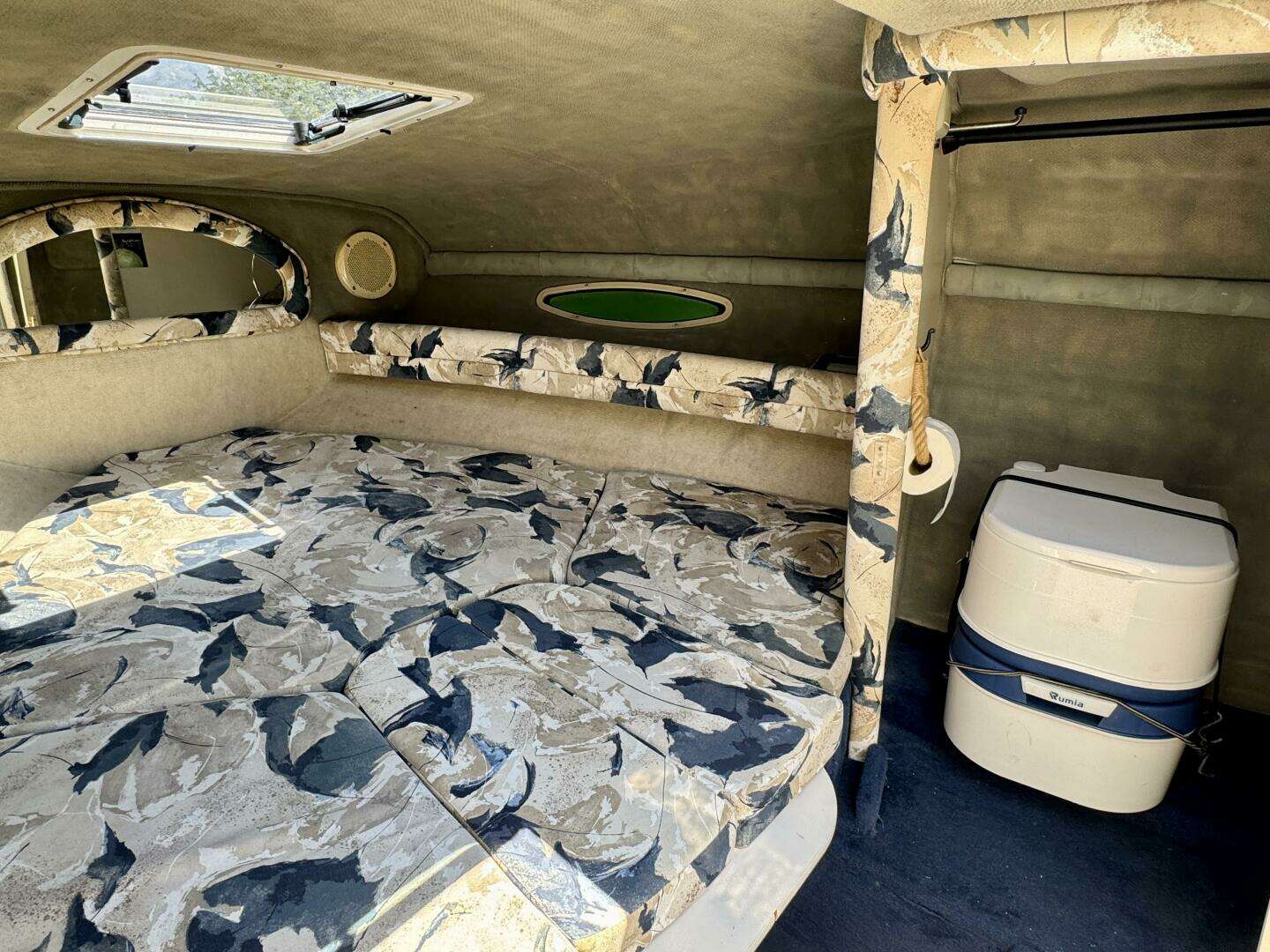 1999 Sea Ray 215 Express Cruiser - Image 47